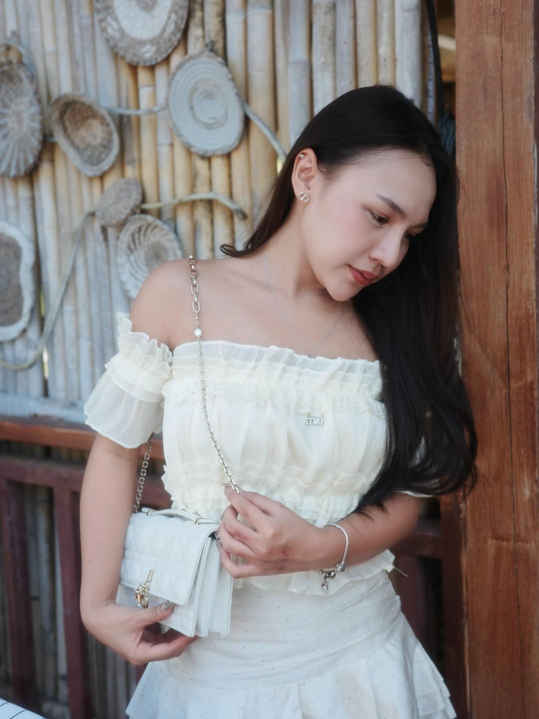 ลิลลี่ - นารีนาท เชื้อแหลม