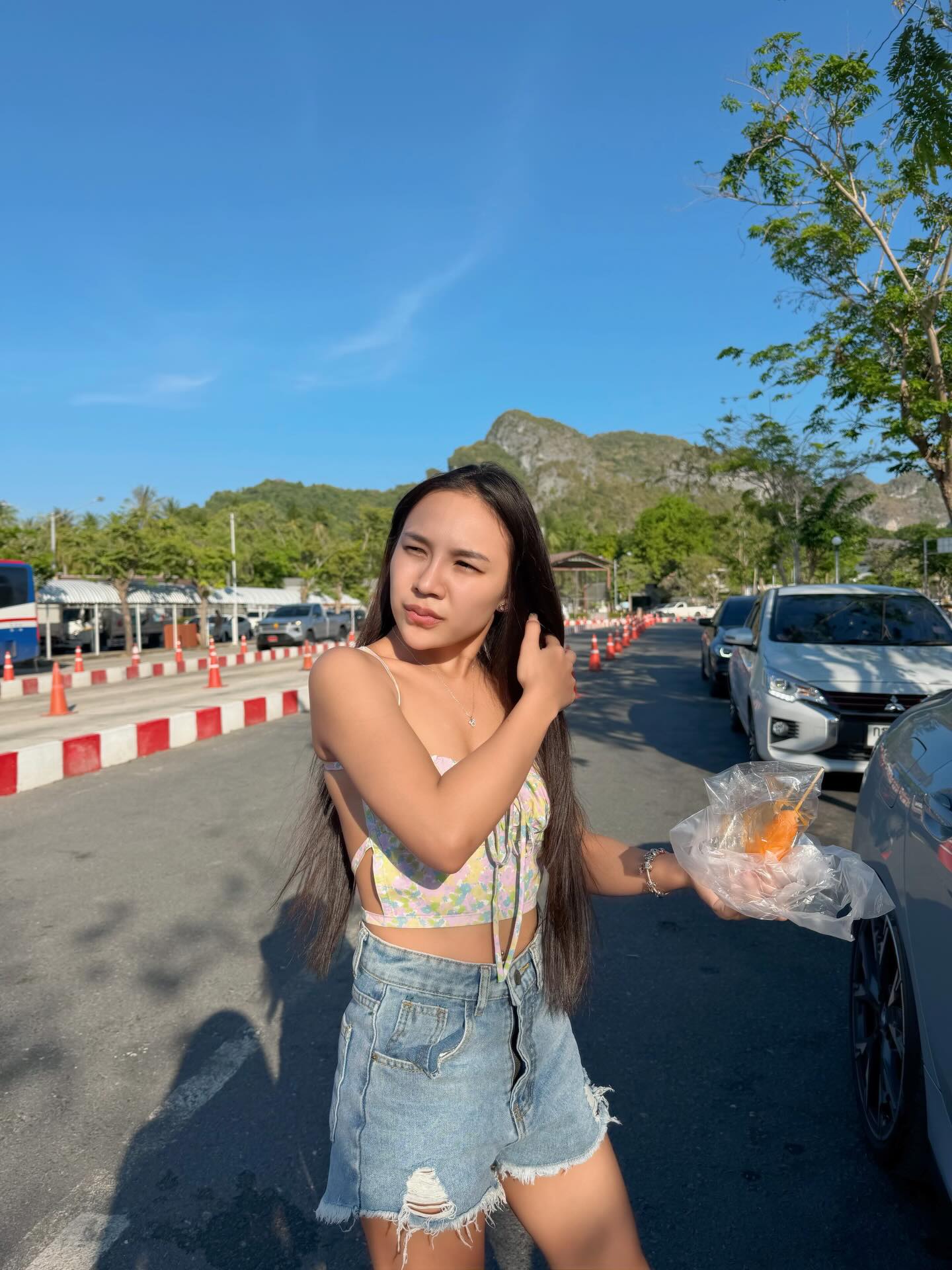 ลิลลี่ - นารีนาท เชื้อแหลม