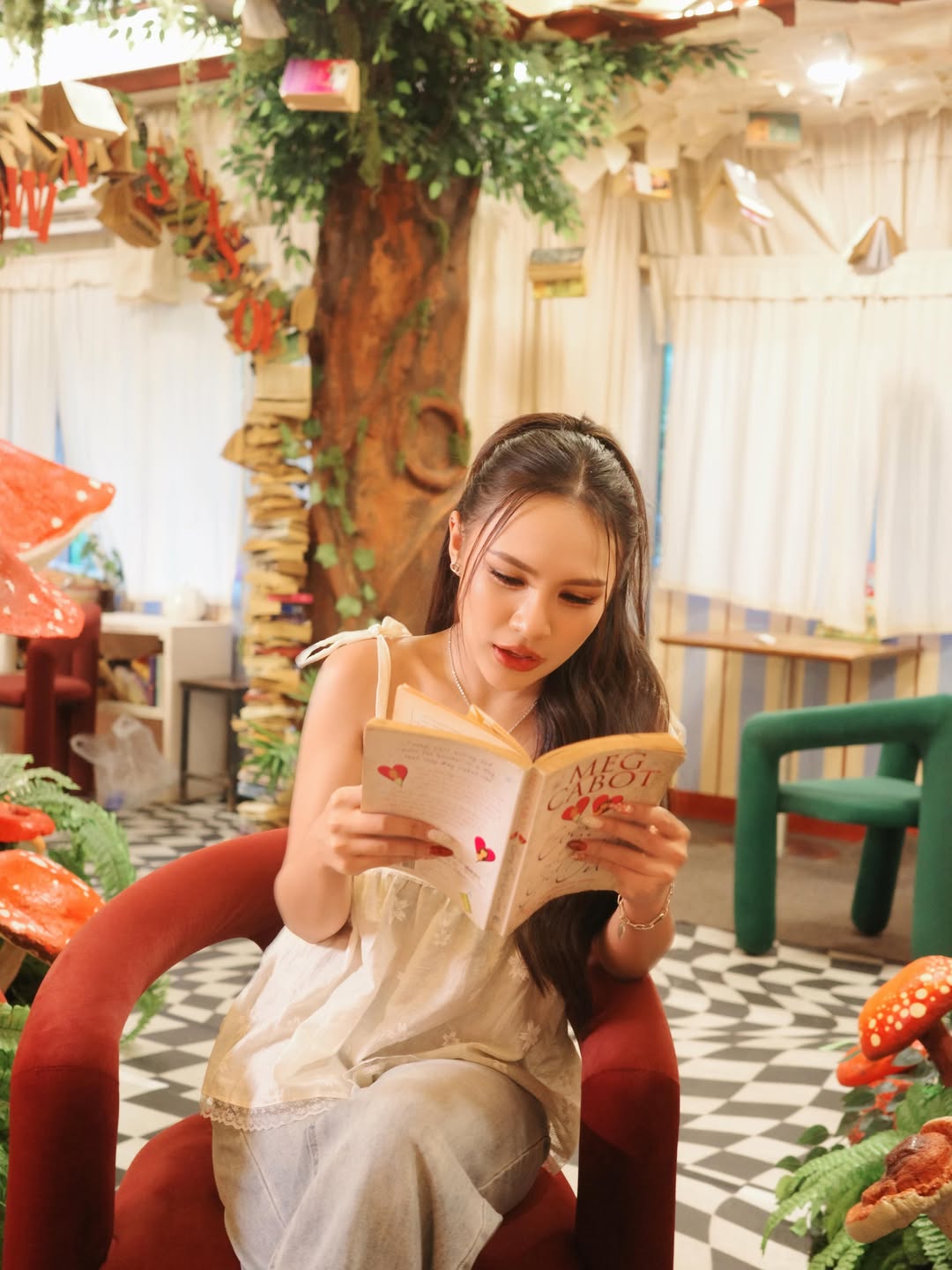 ลิลลี่ - นารีนาท เชื้อแหลม