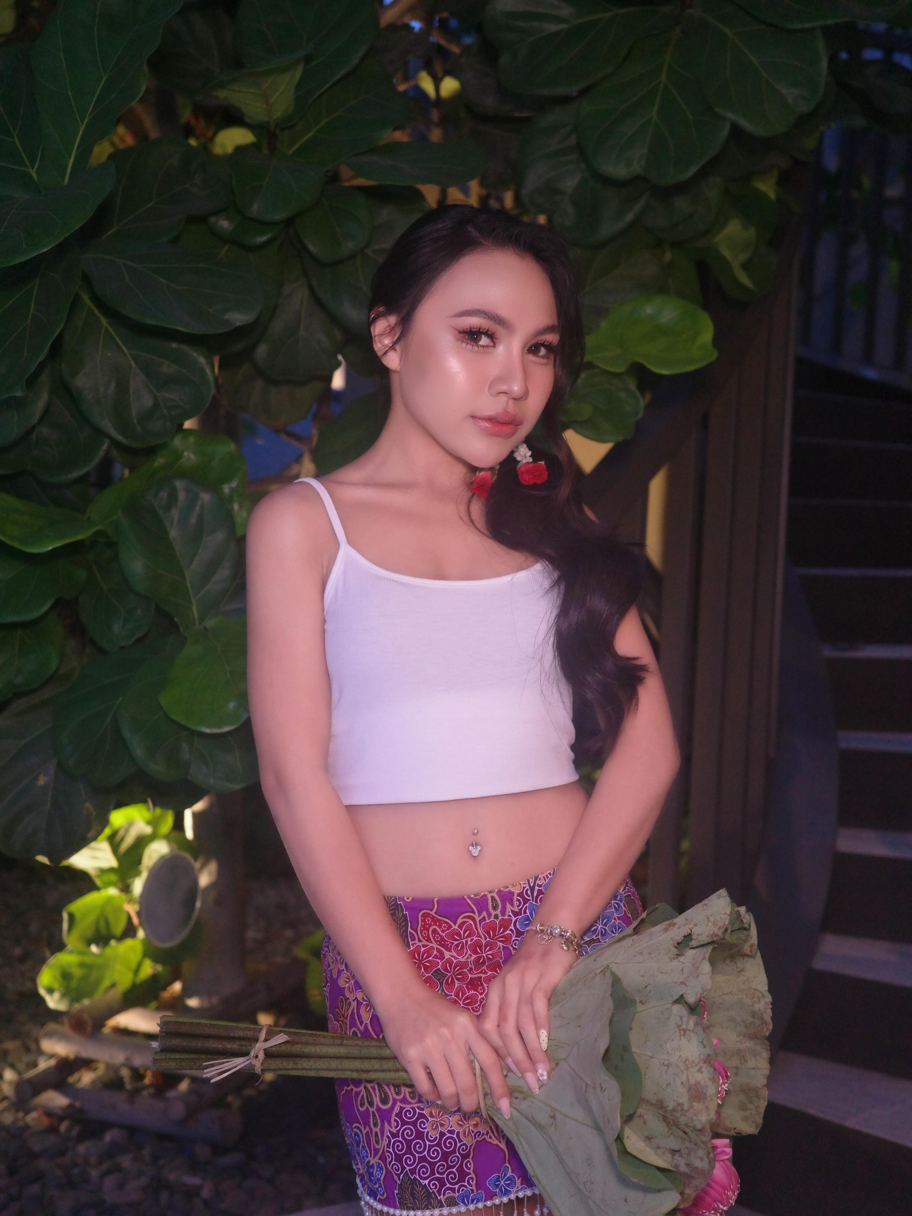 ลิลลี่ - นารีนาท เชื้อแหลม