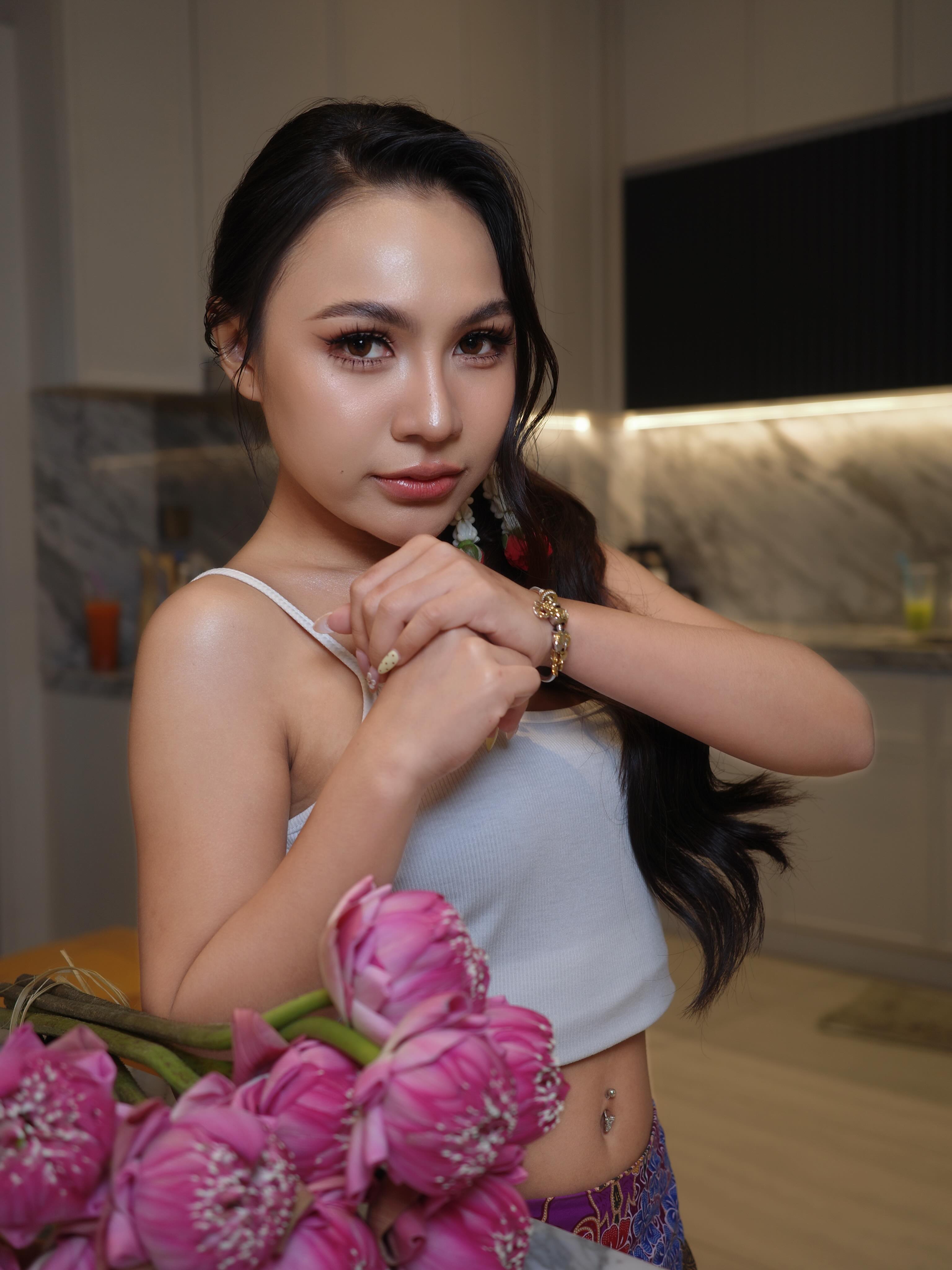 ลิลลี่ - นารีนาท เชื้อแหลม