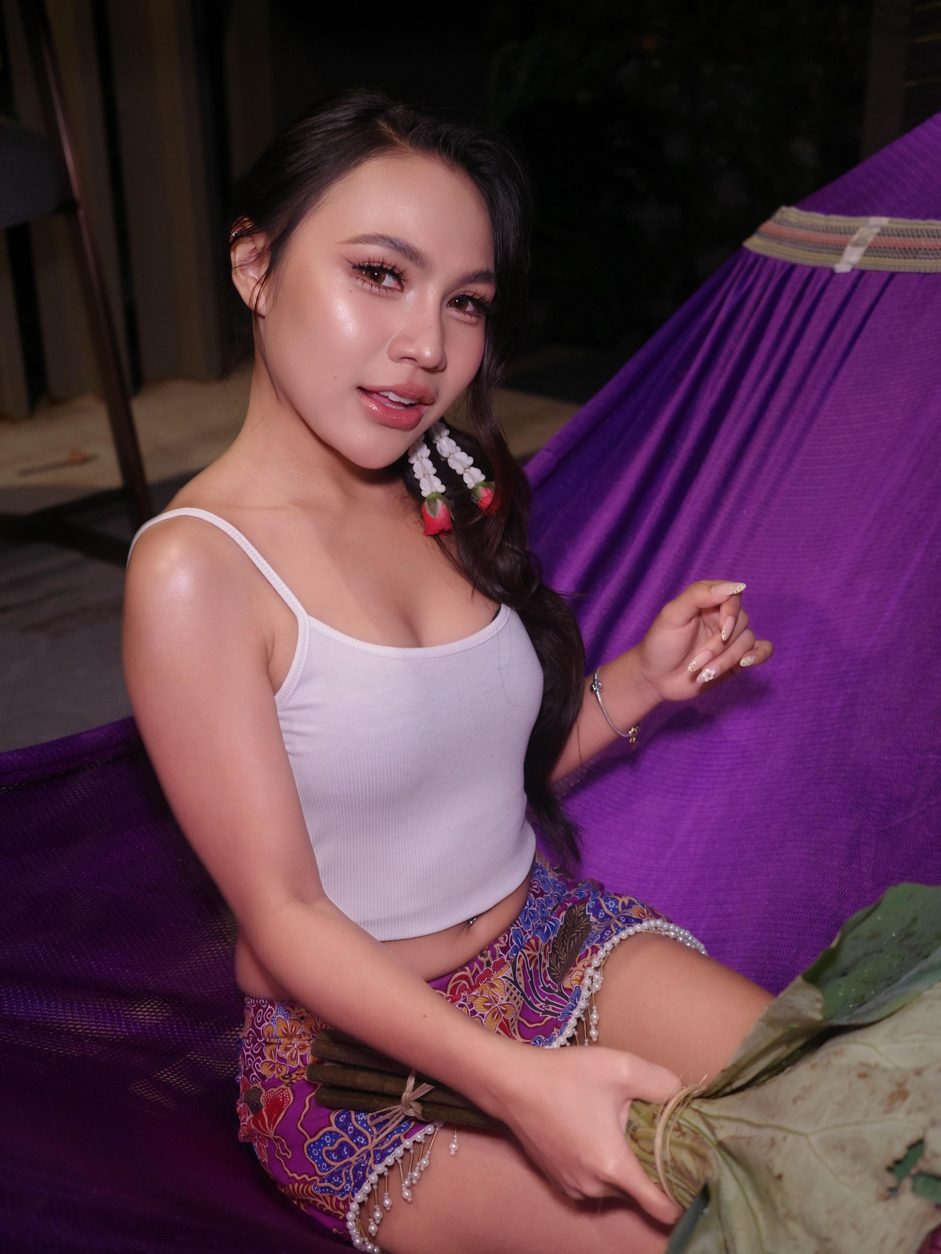 ลิลลี่ - นารีนาท เชื้อแหลม