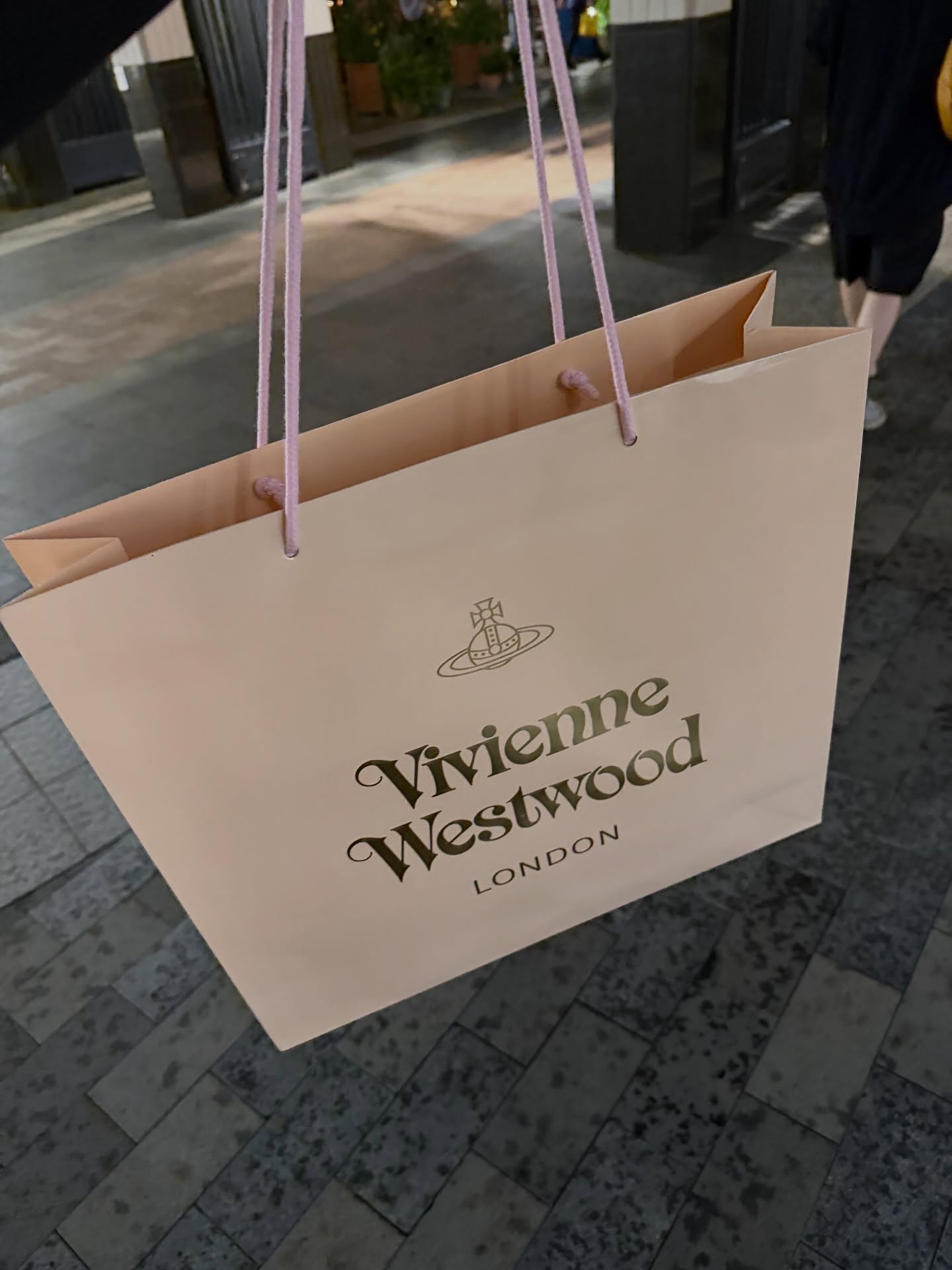 ต้น - ธนษิต จตุรภุช