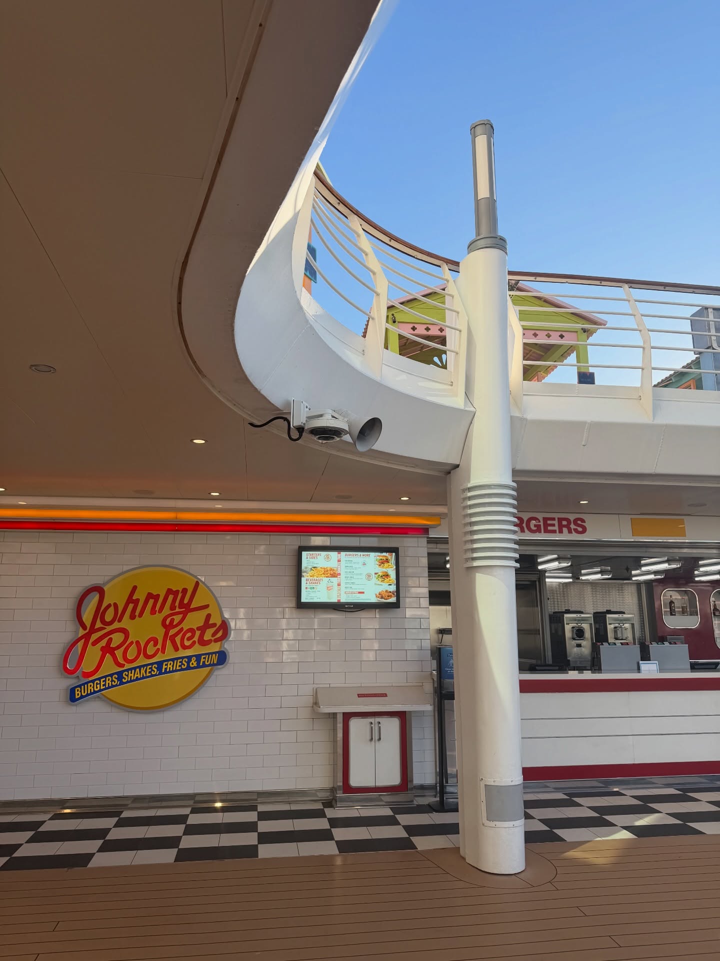 ต้น - ธนษิต จตุรภุช