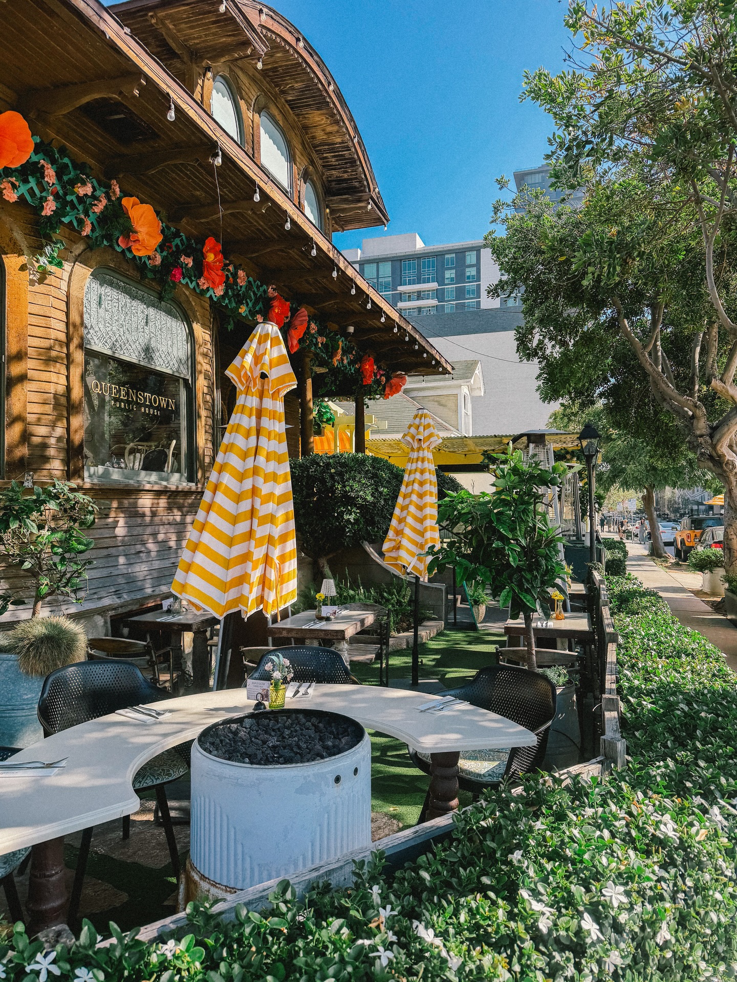 ต้น - ธนษิต จตุรภุช