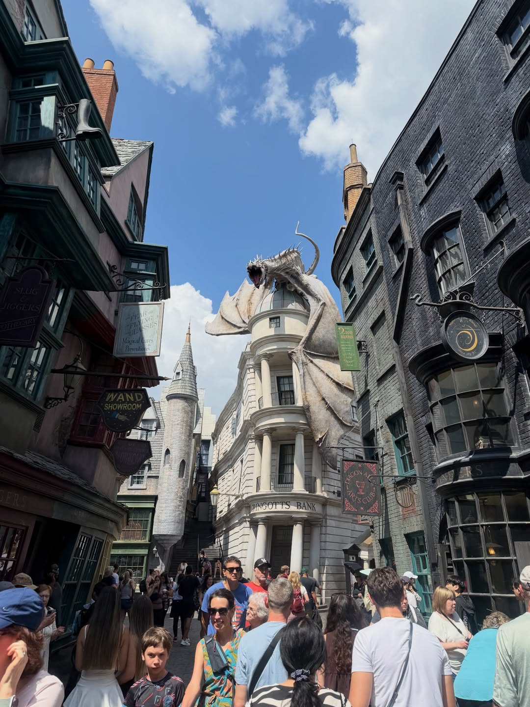 ต้น - ธนษิต จตุรภุช