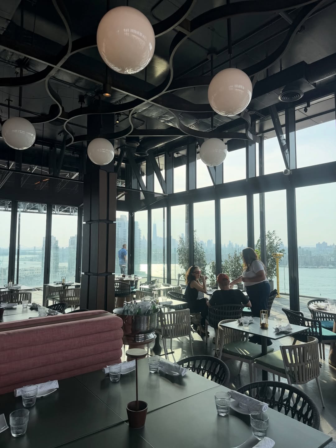 ต้น - ธนษิต จตุรภุช