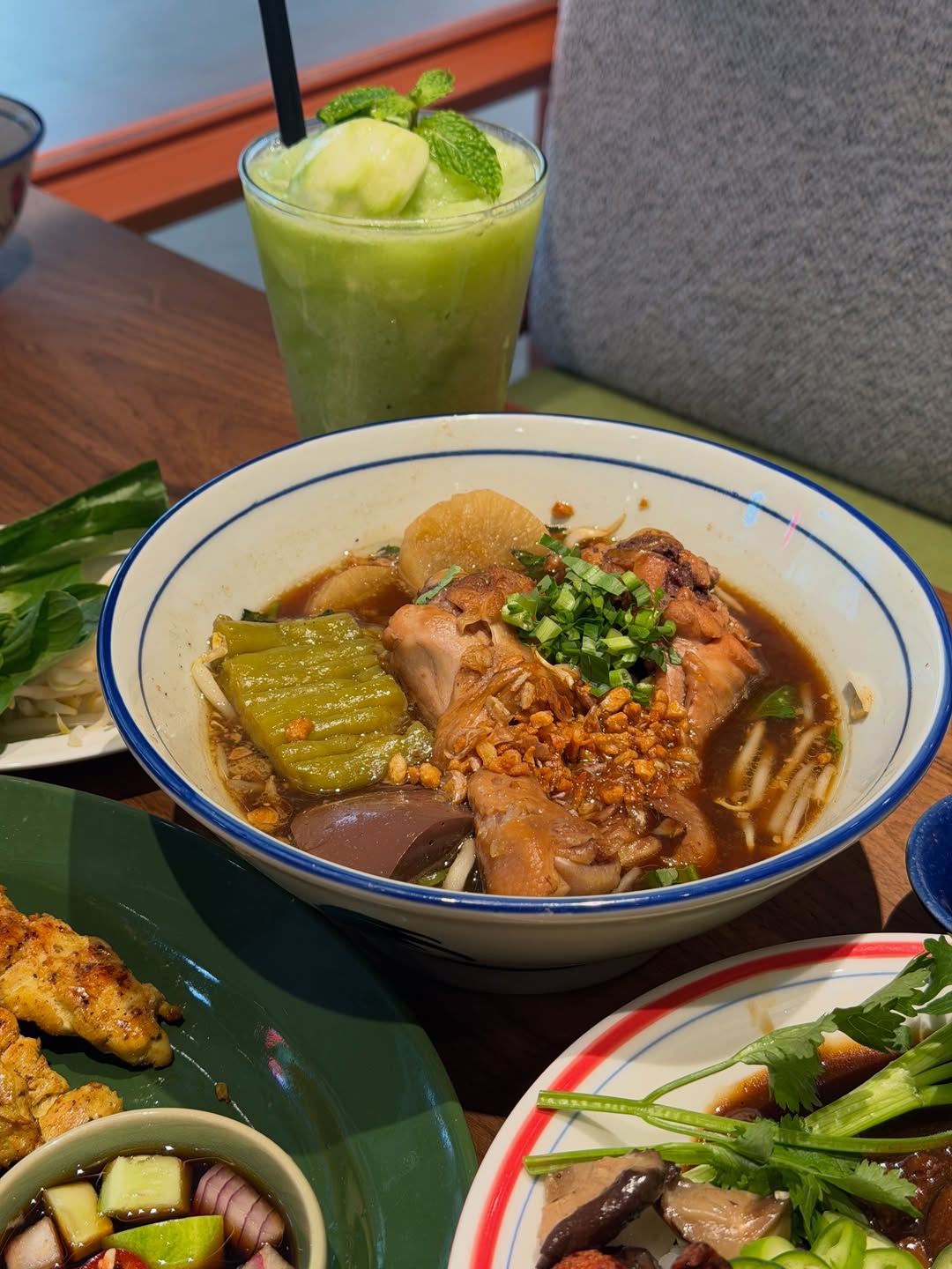 ต้น - ธนษิต จตุรภุช