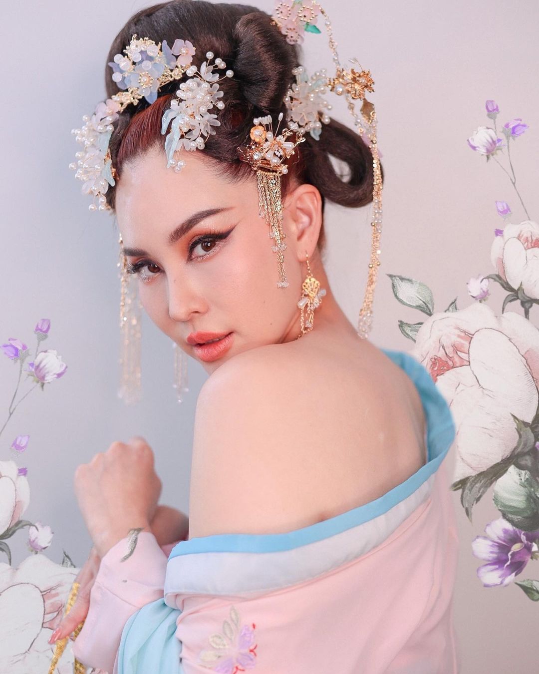 นุ้ย - สุจิรา อรุณพิพัฒน์