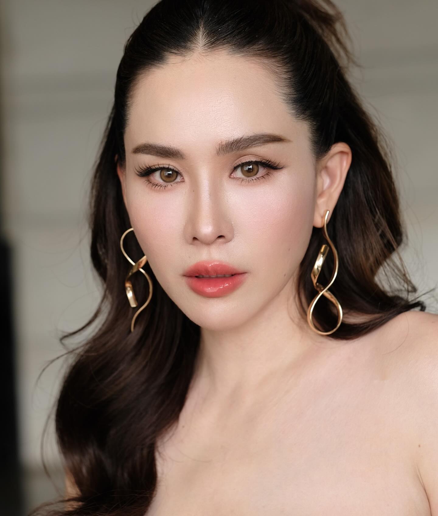 นุ้ย - สุจิรา อรุณพิพัฒน์