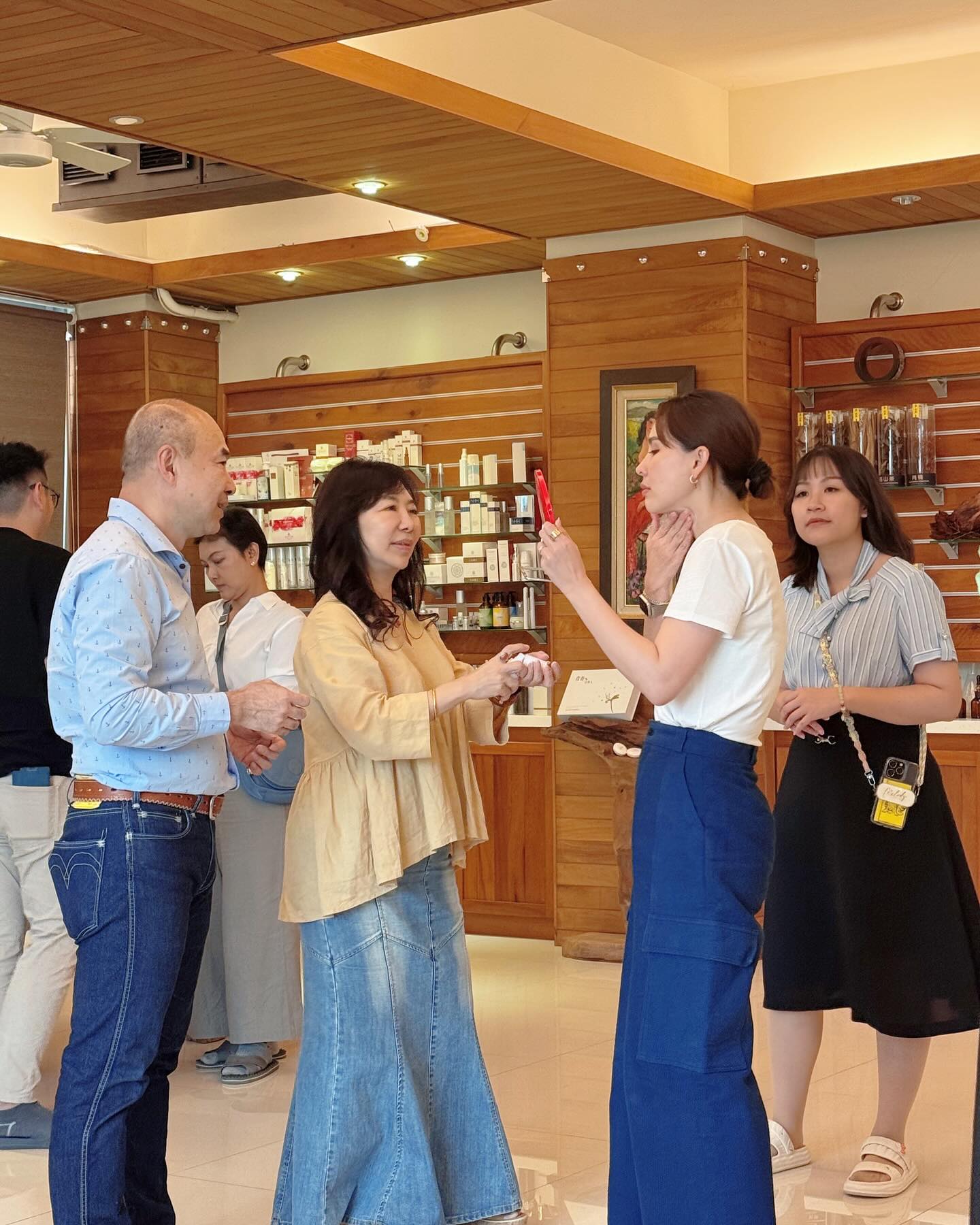 นุ้ย - สุจิรา อรุณพิพัฒน์