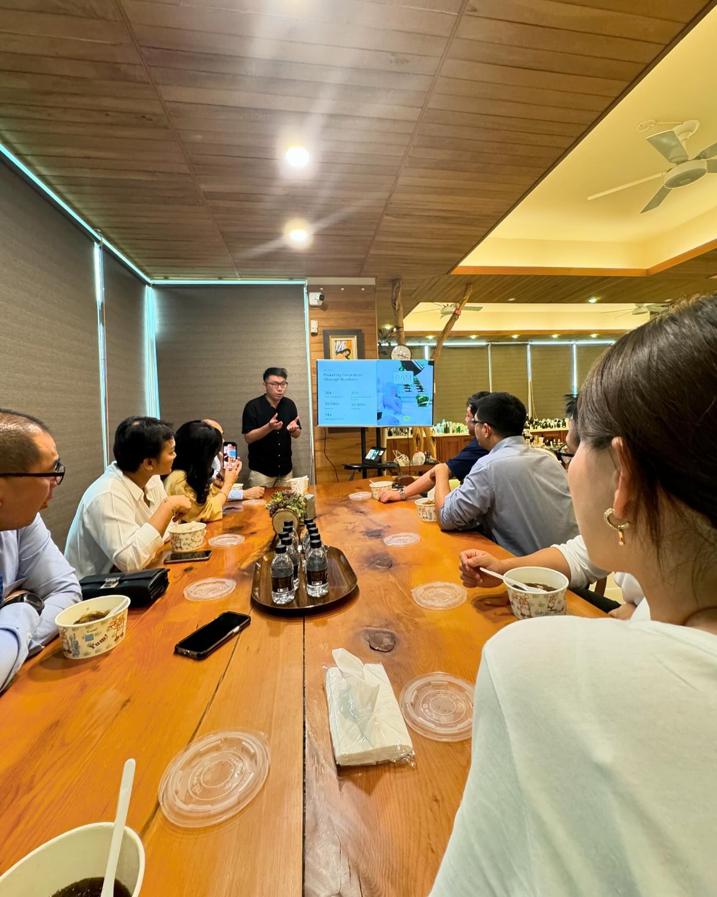 นุ้ย - สุจิรา อรุณพิพัฒน์