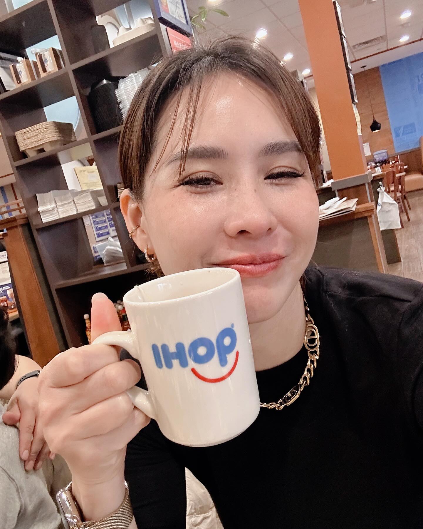 นุ้ย - สุจิรา อรุณพิพัฒน์