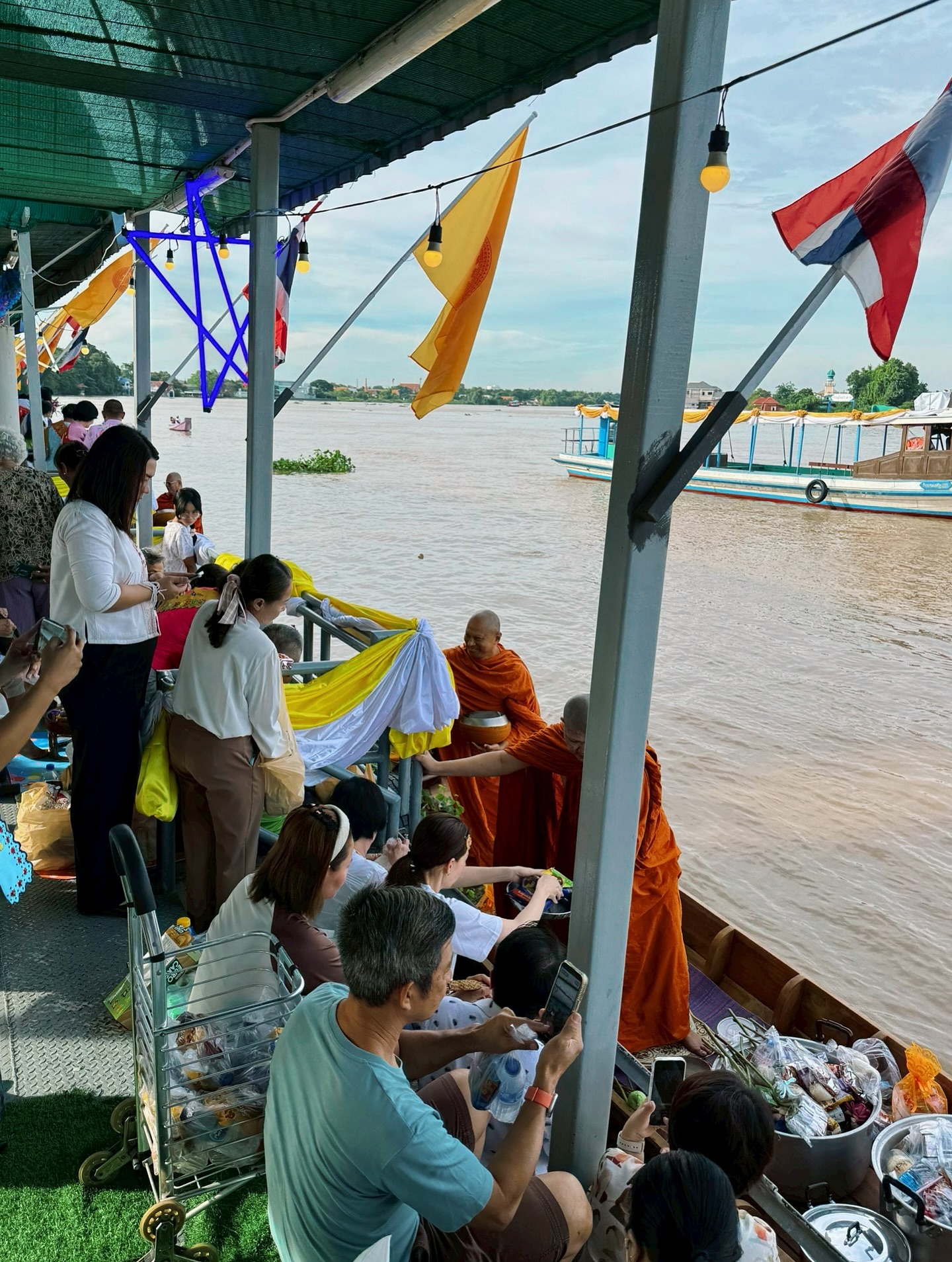 นุ้ย - สุจิรา อรุณพิพัฒน์