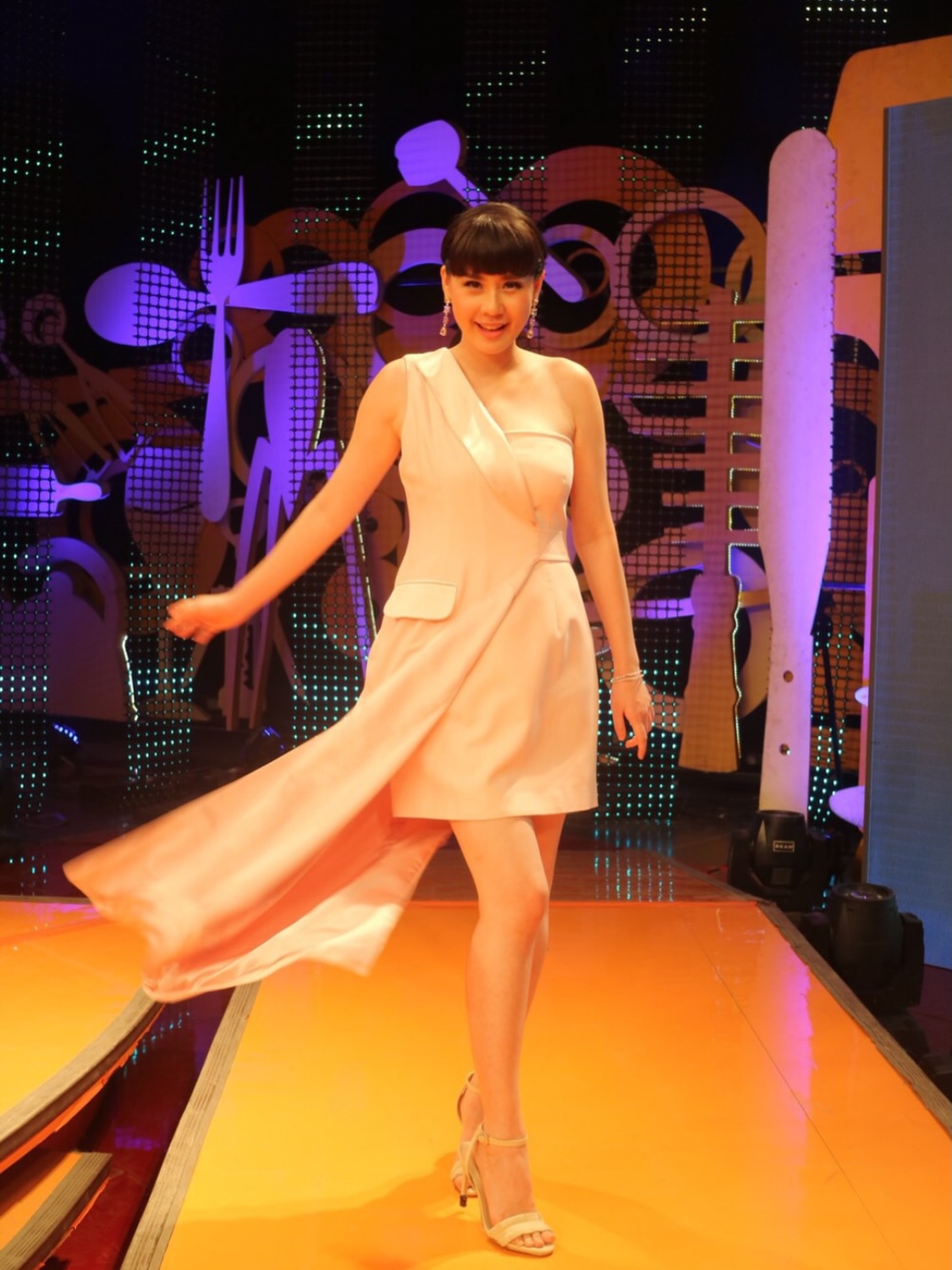 นุ้ย - สุจิรา อรุณพิพัฒน์