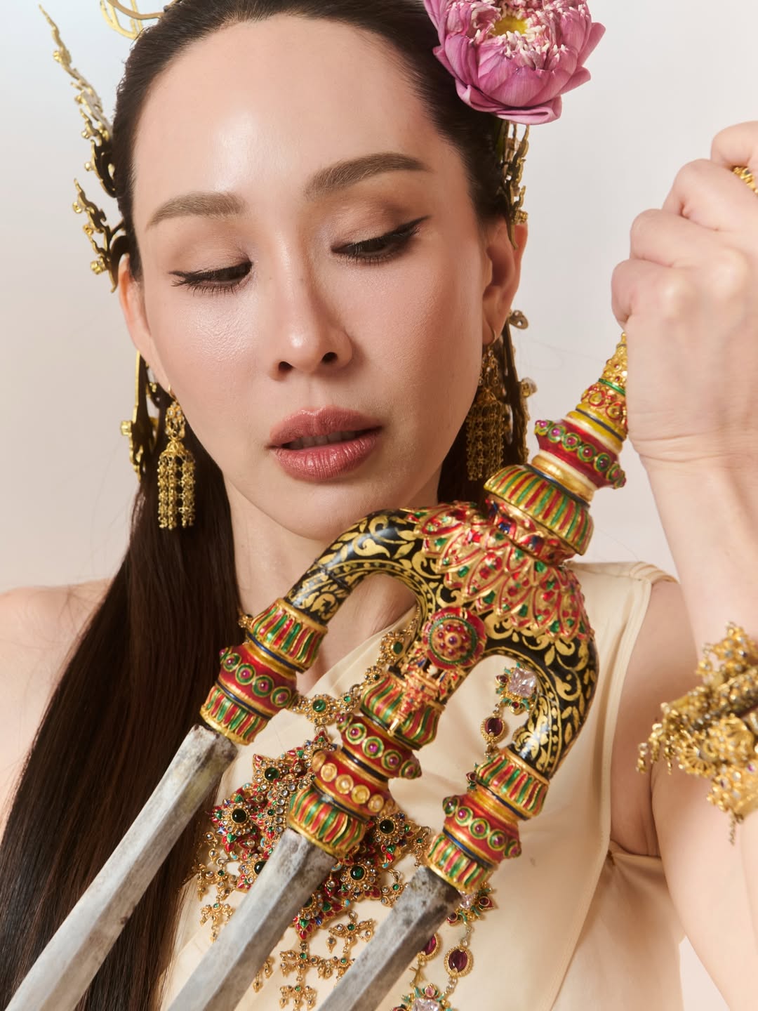 นุ้ย - สุจิรา อรุณพิพัฒน์