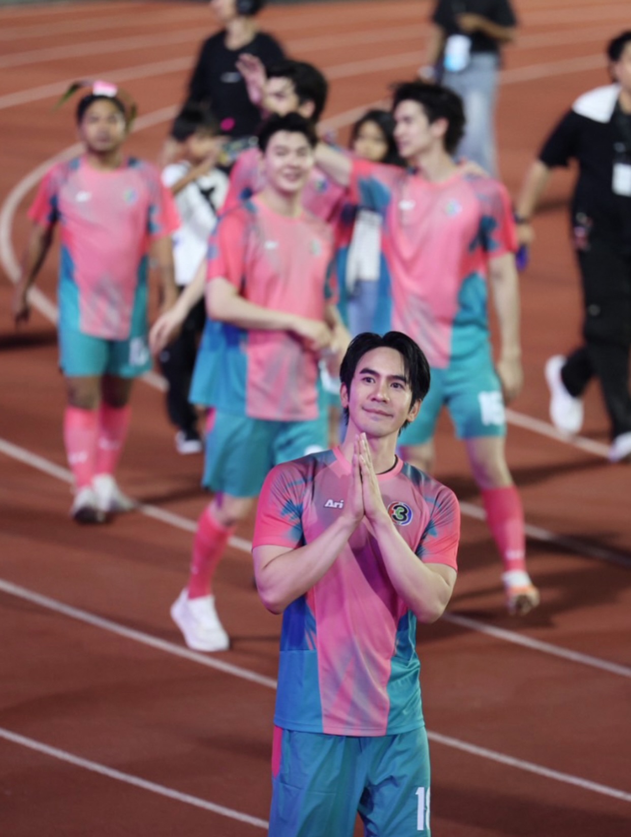 โป๊ป - ธนวรรธน์ วรรธนะภูติ