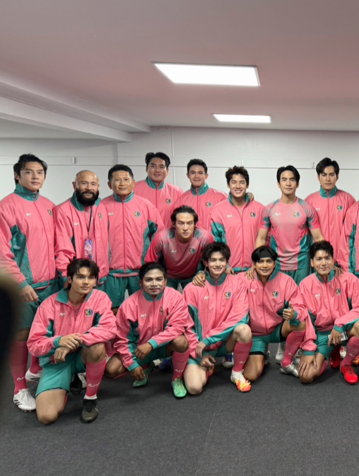 โป๊ป - ธนวรรธน์ วรรธนะภูติ