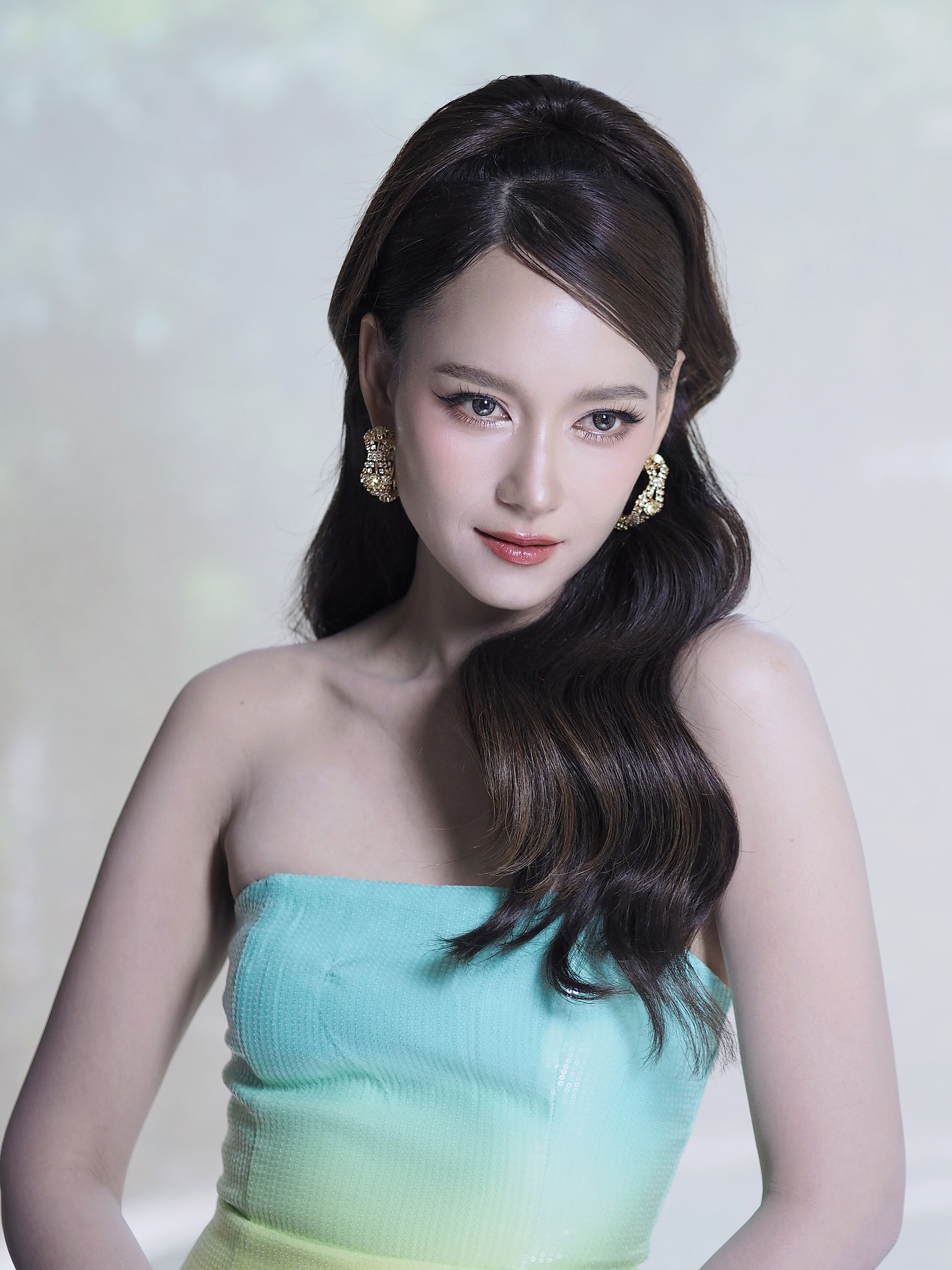 บี - น้ำทิพย์ จงรัชตวิบูลย์
