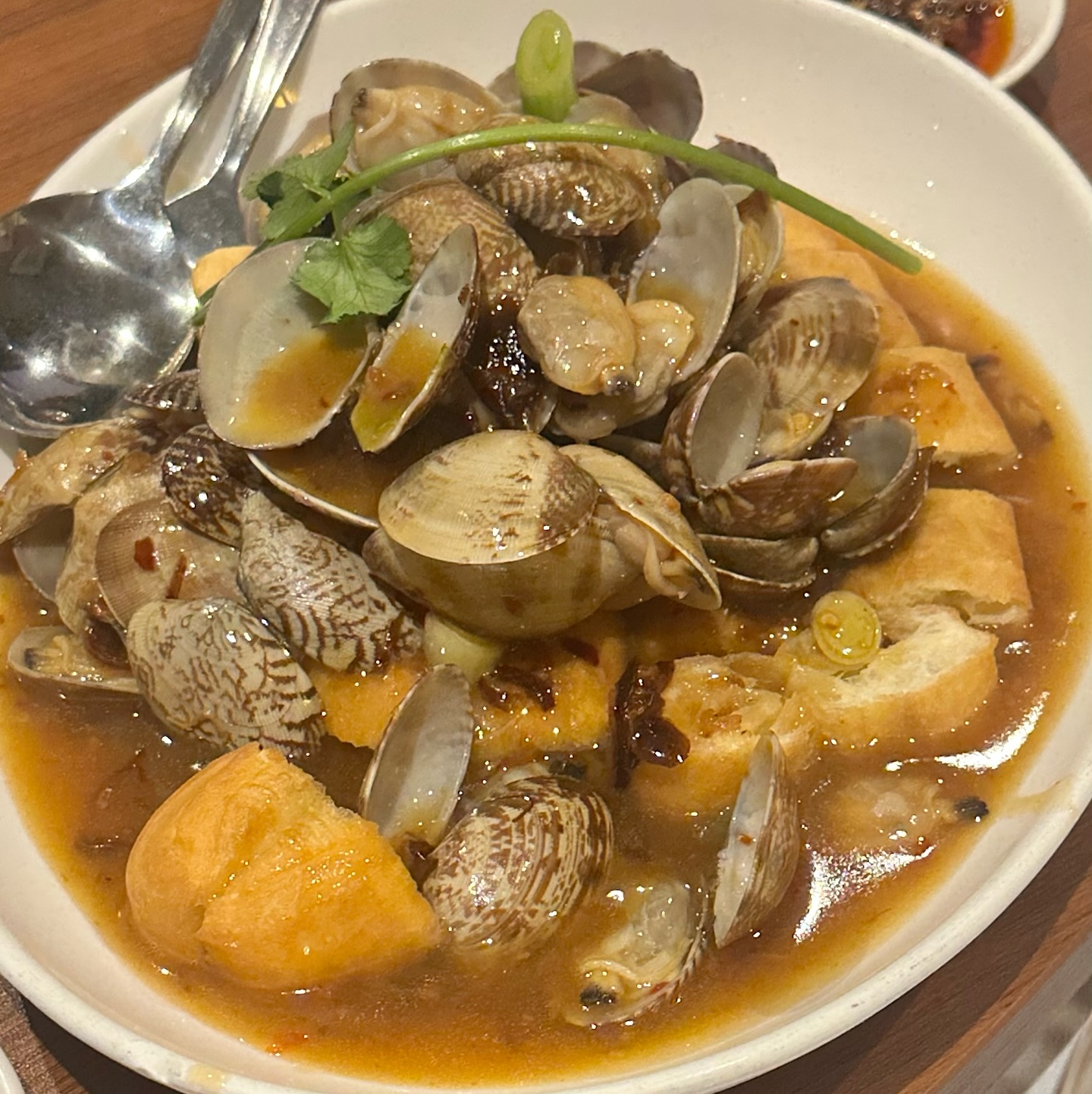 บี - น้ำทิพย์ จงรัชตวิบูลย์