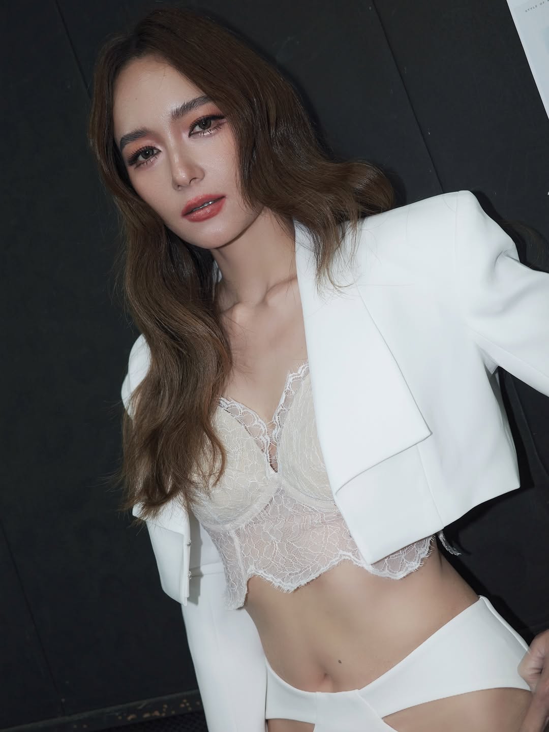 บี - น้ำทิพย์ จงรัชตวิบูลย์