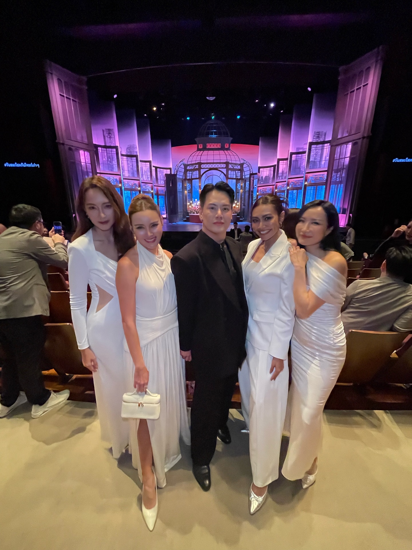 บี - น้ำทิพย์ จงรัชตวิบูลย์