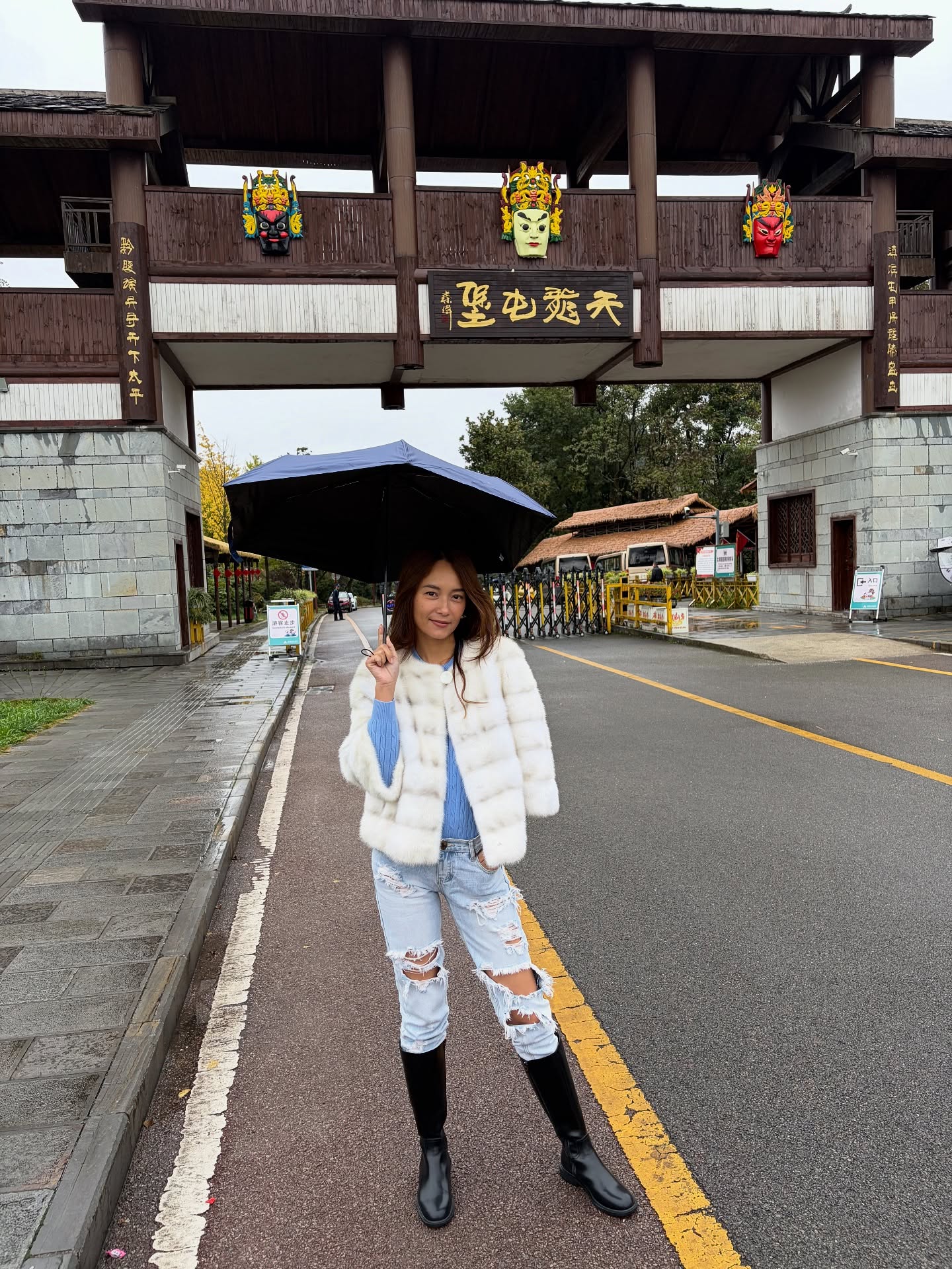 บี - น้ำทิพย์ จงรัชตวิบูลย์