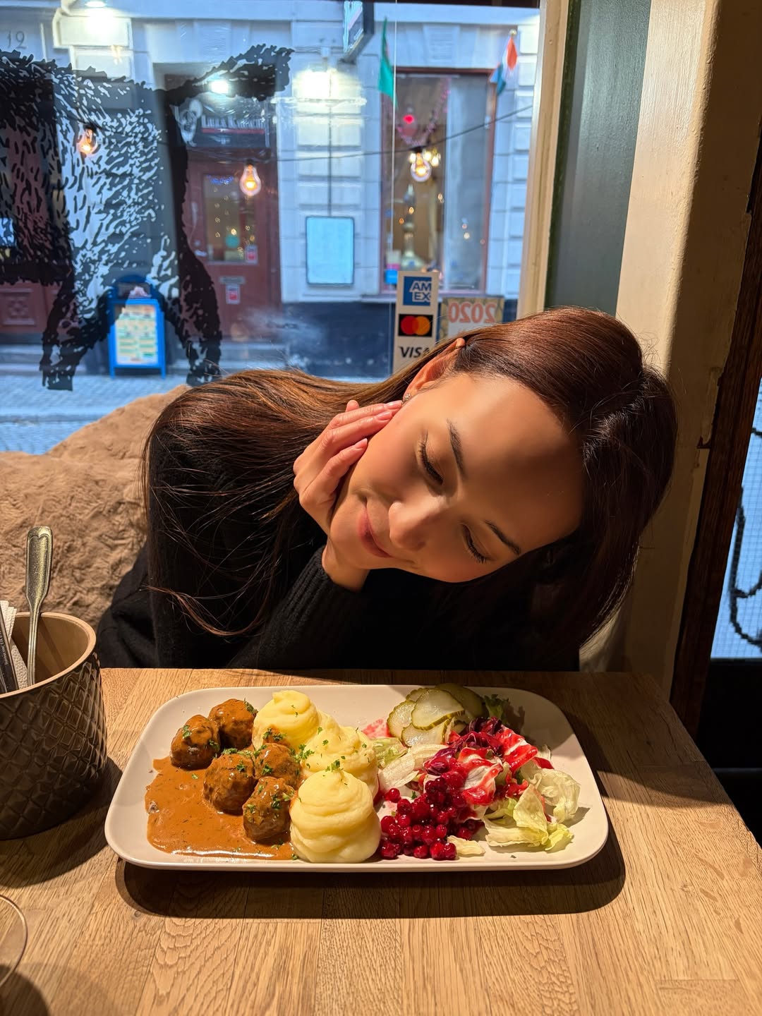 บี - น้ำทิพย์ จงรัชตวิบูลย์