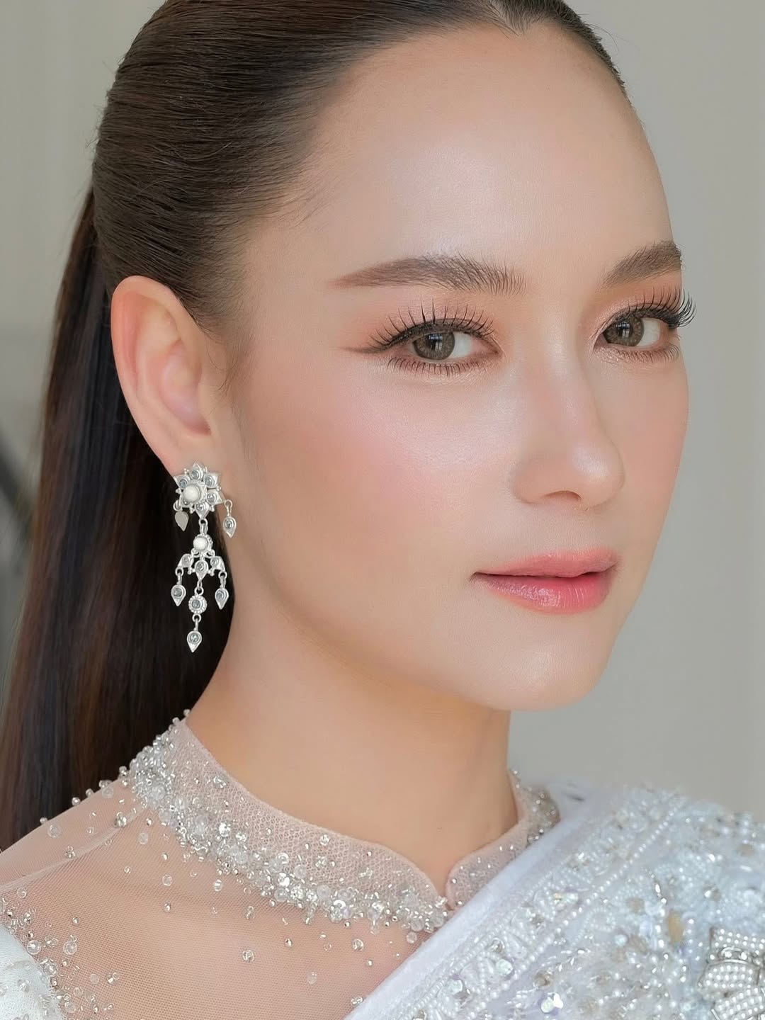 บี - น้ำทิพย์ จงรัชตวิบูลย์