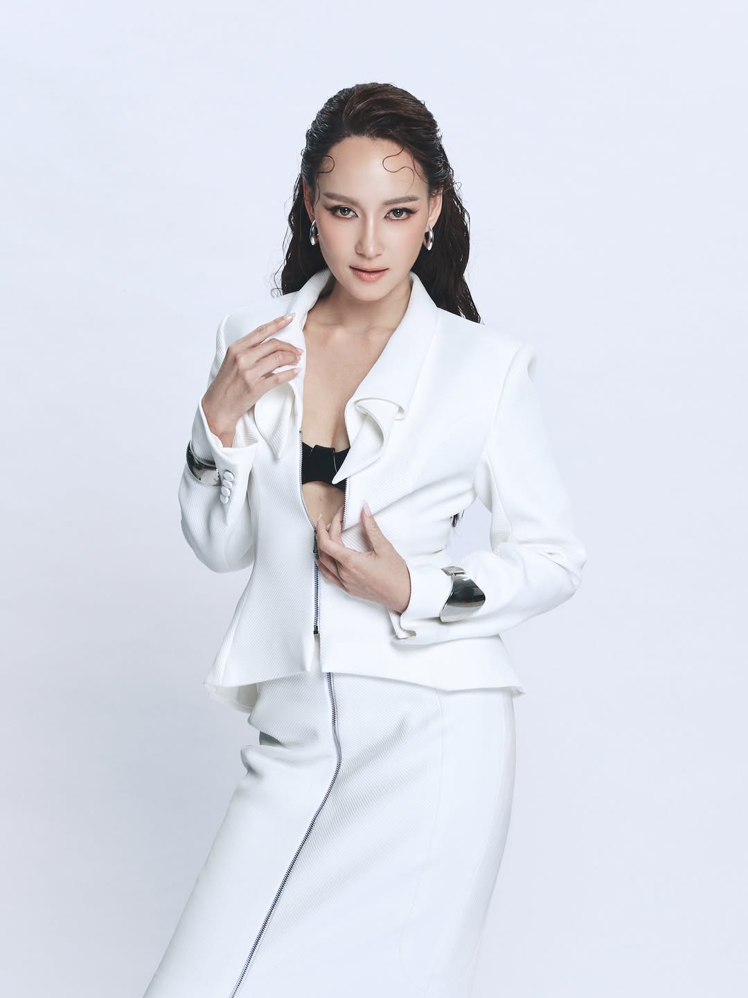 บี - น้ำทิพย์ จงรัชตวิบูลย์