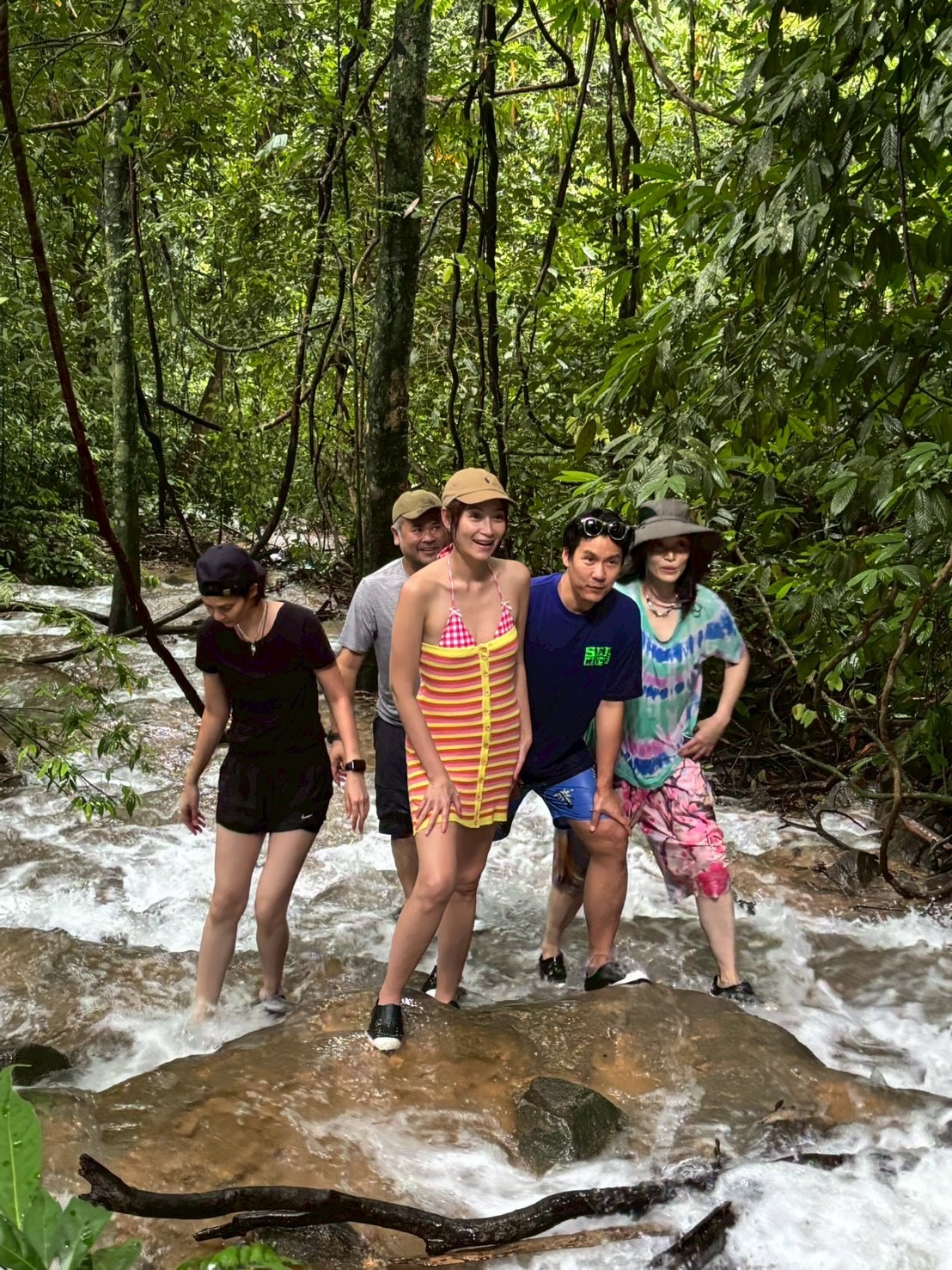 บี - น้ำทิพย์ จงรัชตวิบูลย์