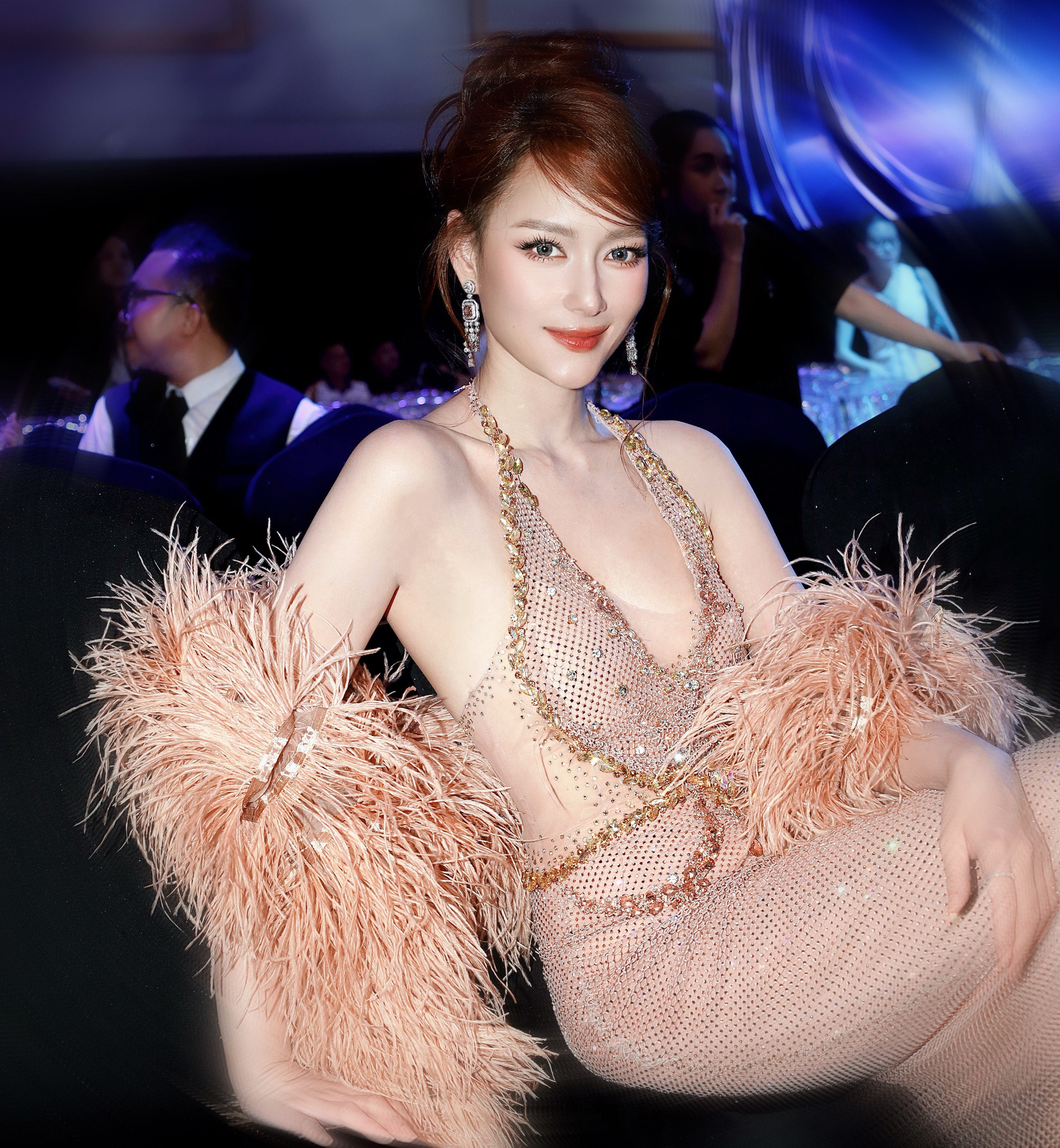 บี - น้ำทิพย์ จงรัชตวิบูลย์