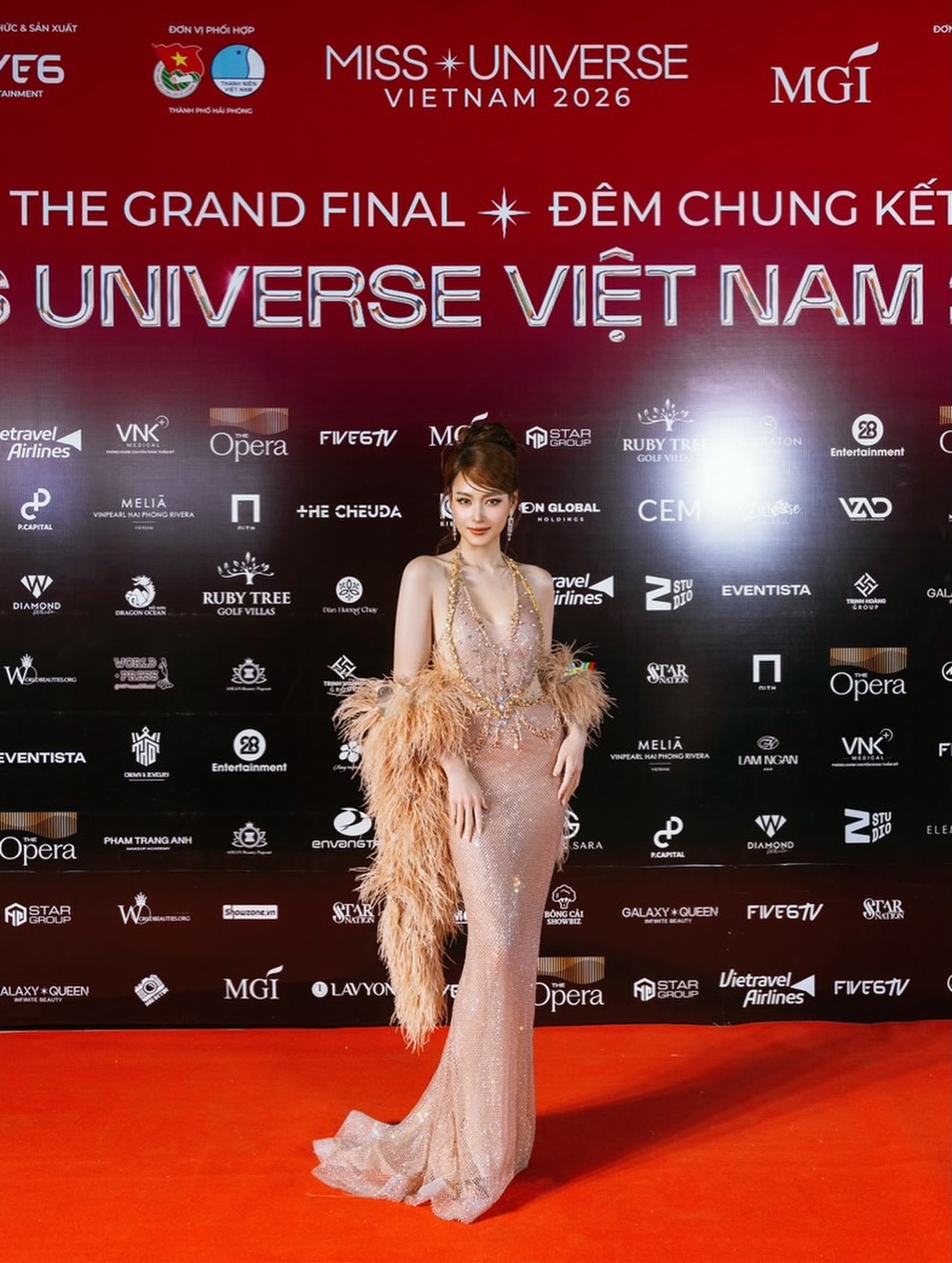 บี - น้ำทิพย์ จงรัชตวิบูลย์