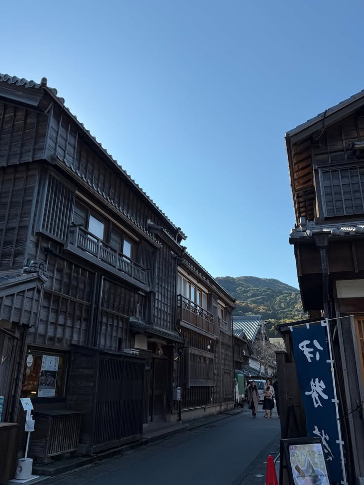 เจนิส - เจณิสตา พรหมผดุงชีพ