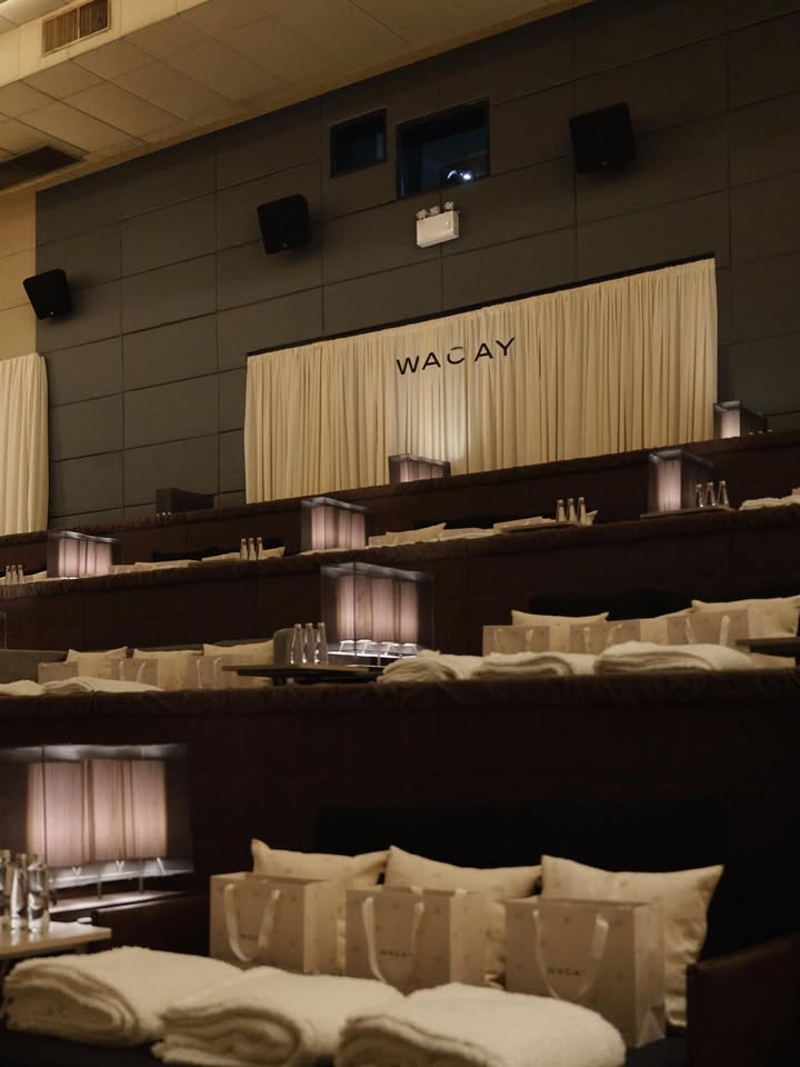 จีน่า - ญีนา ซาลาส