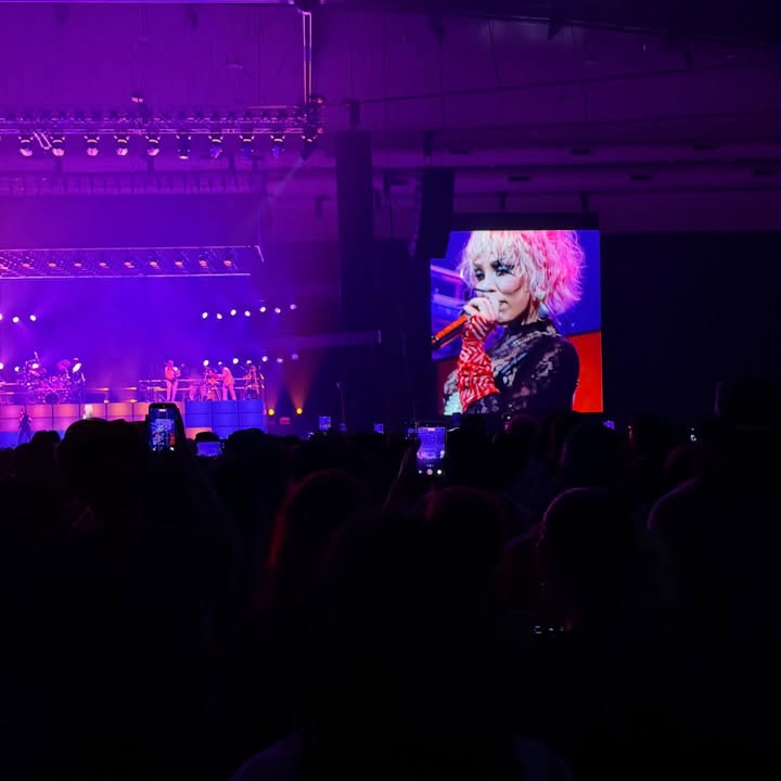 จีน่า - ญีนา ซาลาส