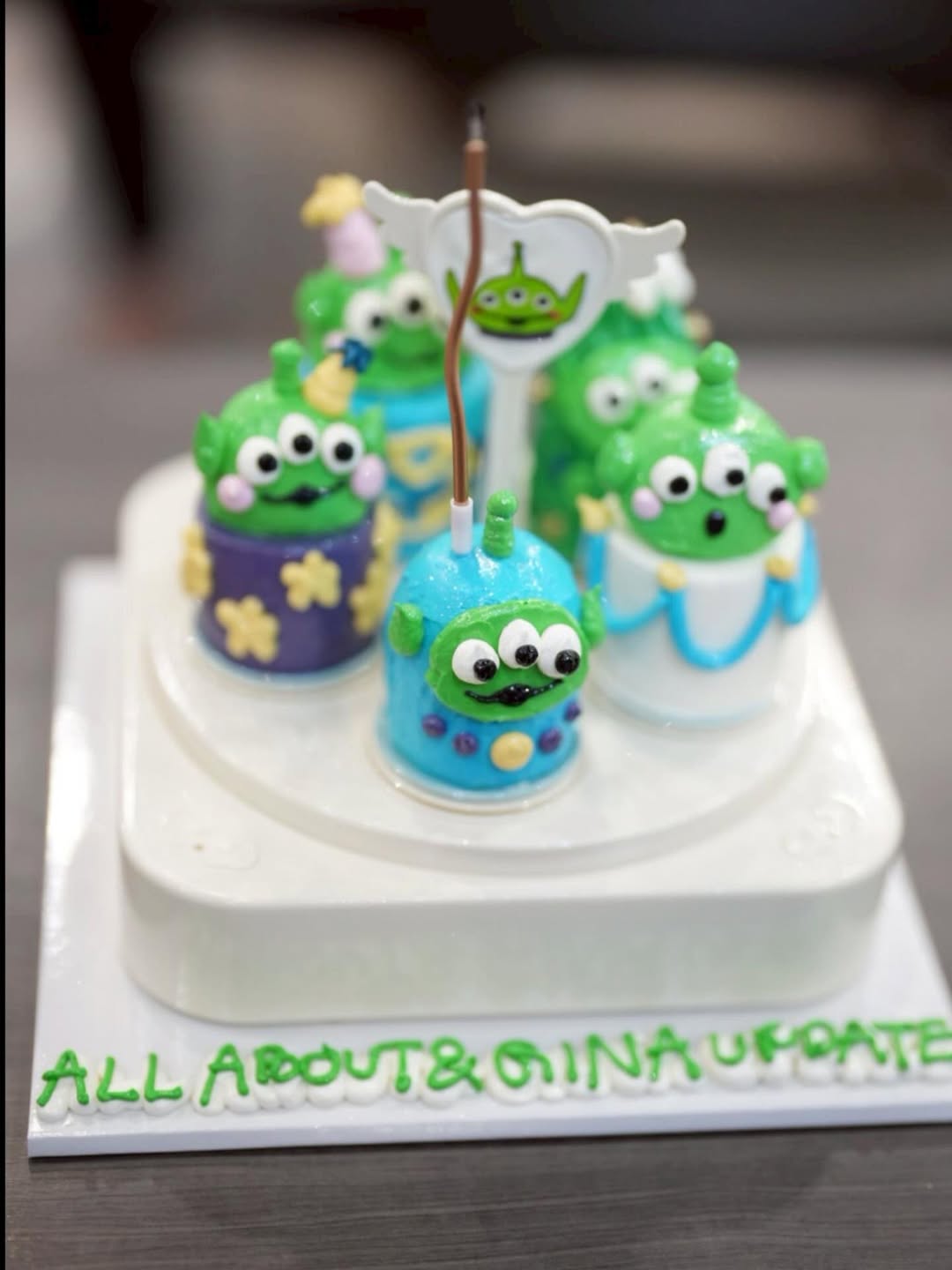 จีน่า - ญีนา ซาลาส