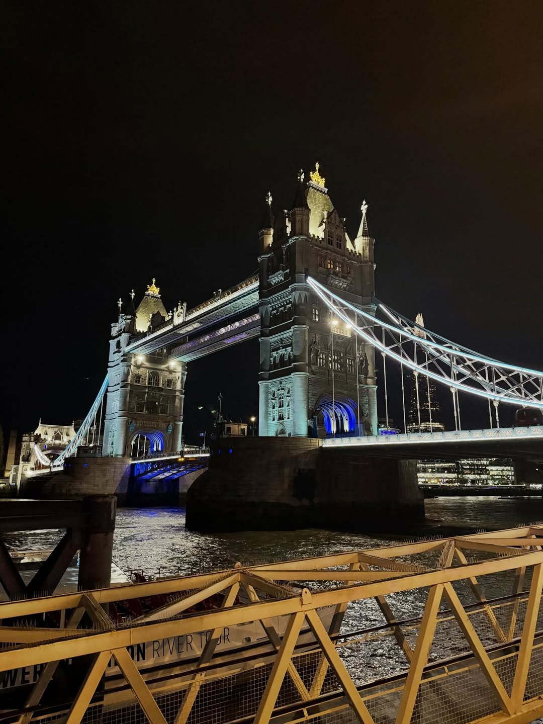 จีน่า - ญีนา ซาลาส