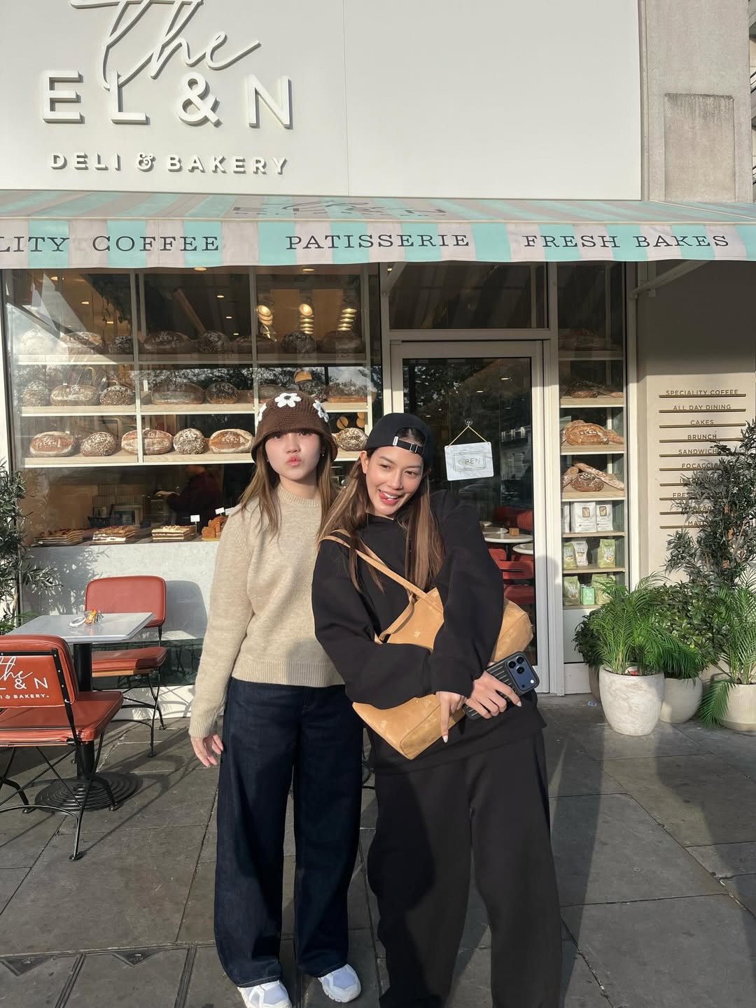 จีน่า - ญีนา ซาลาส