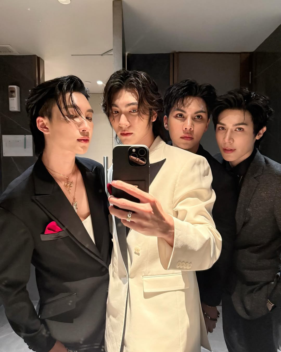 บอส - ชัยกมล เสริมส่งวิทยะ