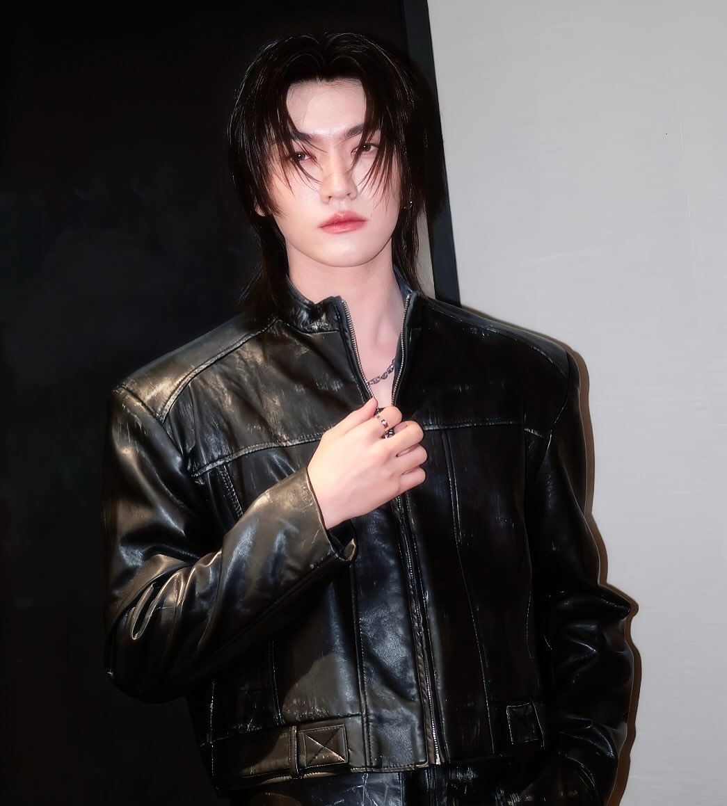 บอส - ชัยกมล เสริมส่งวิทยะ