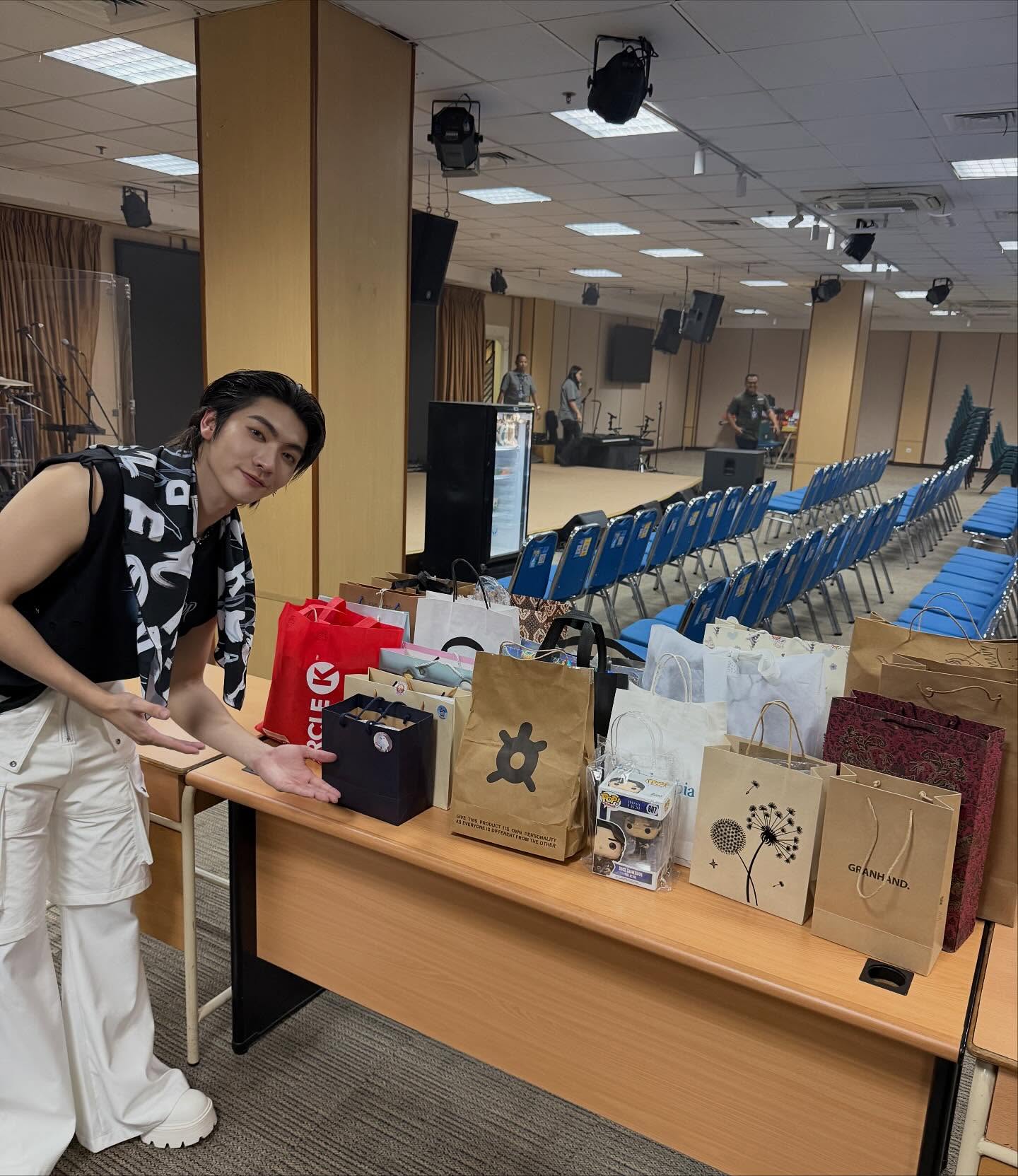 บอส - ชัยกมล เสริมส่งวิทยะ