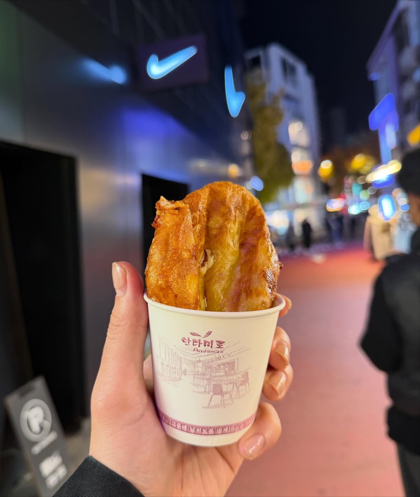 บอส - ชัยกมล เสริมส่งวิทยะ