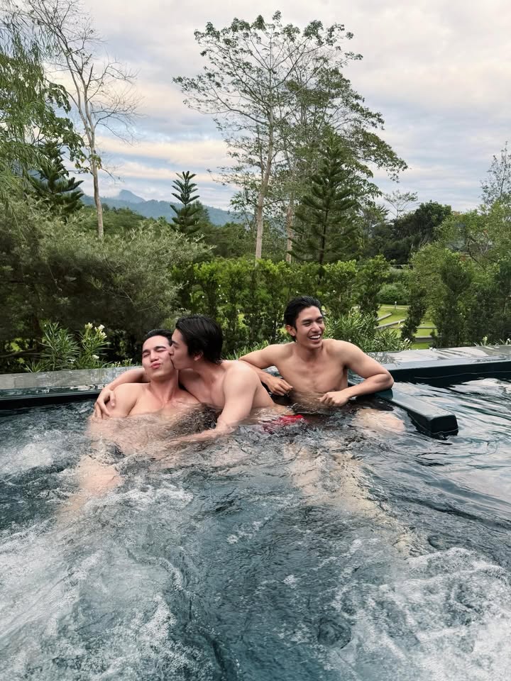 บอส - ชัยกมล เสริมส่งวิทยะ