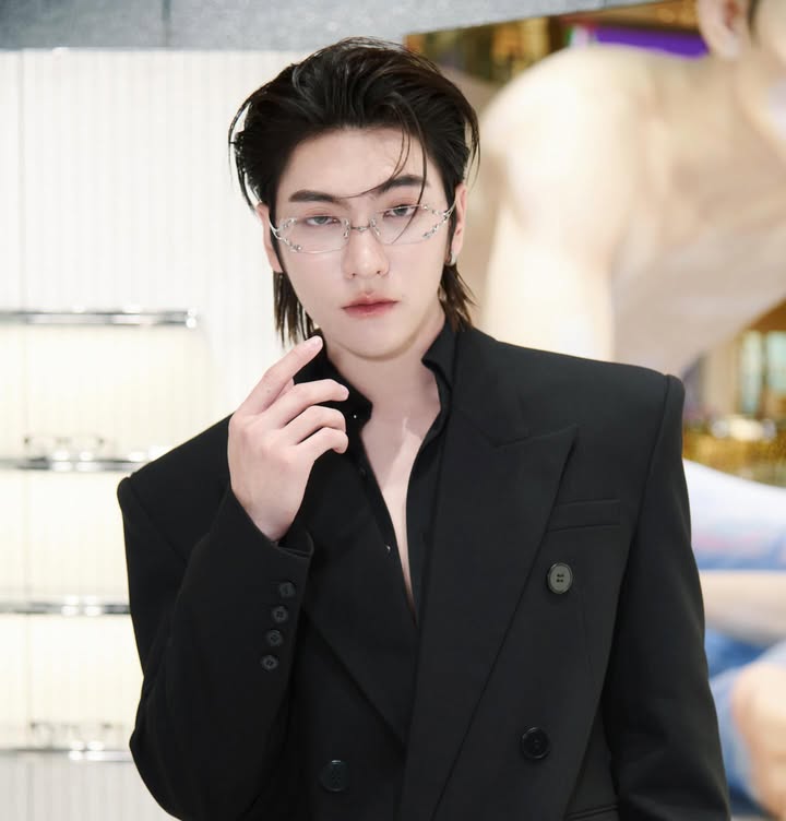 บอส - ชัยกมล เสริมส่งวิทยะ