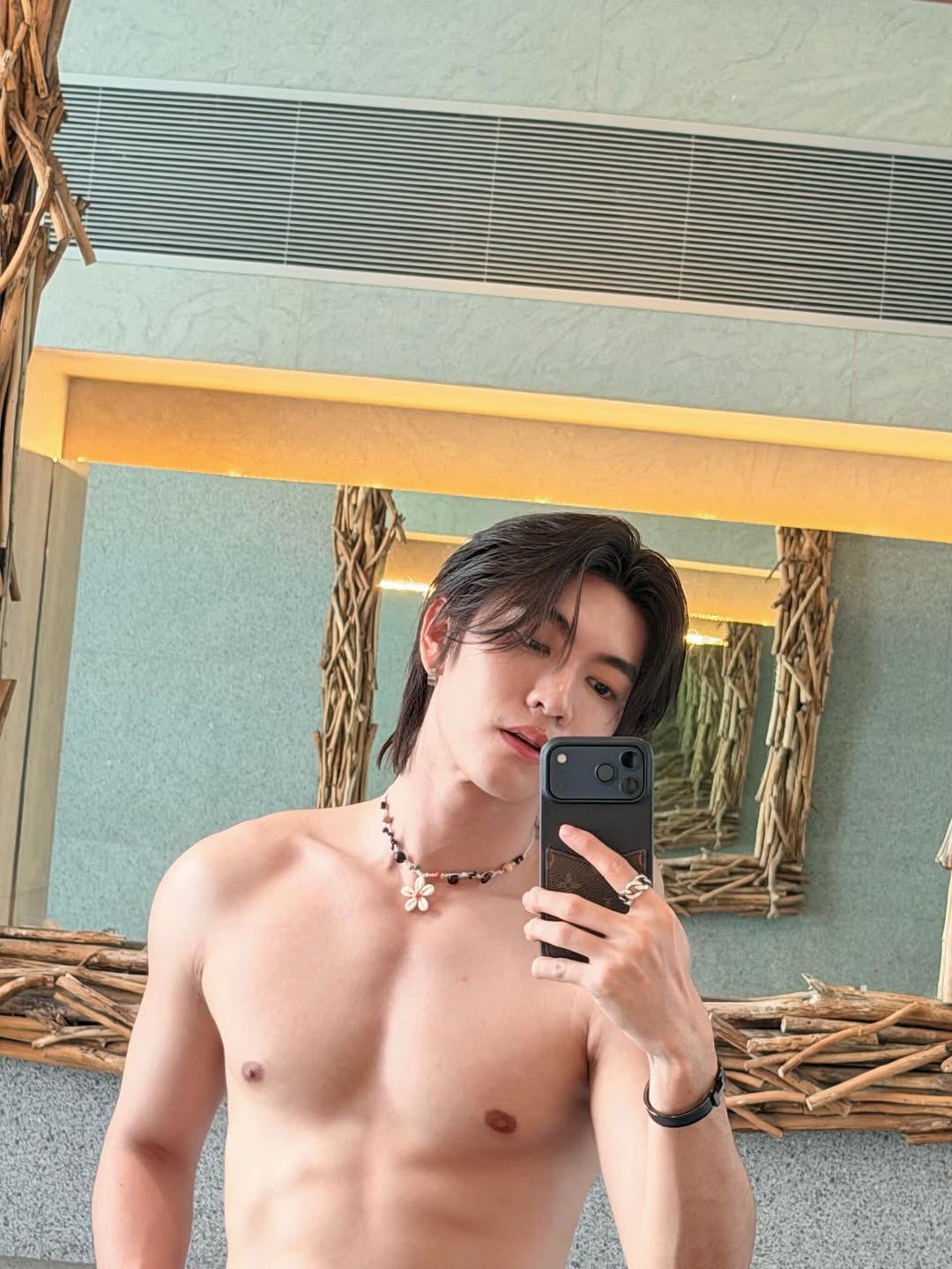 บอส - ชัยกมล เสริมส่งวิทยะ