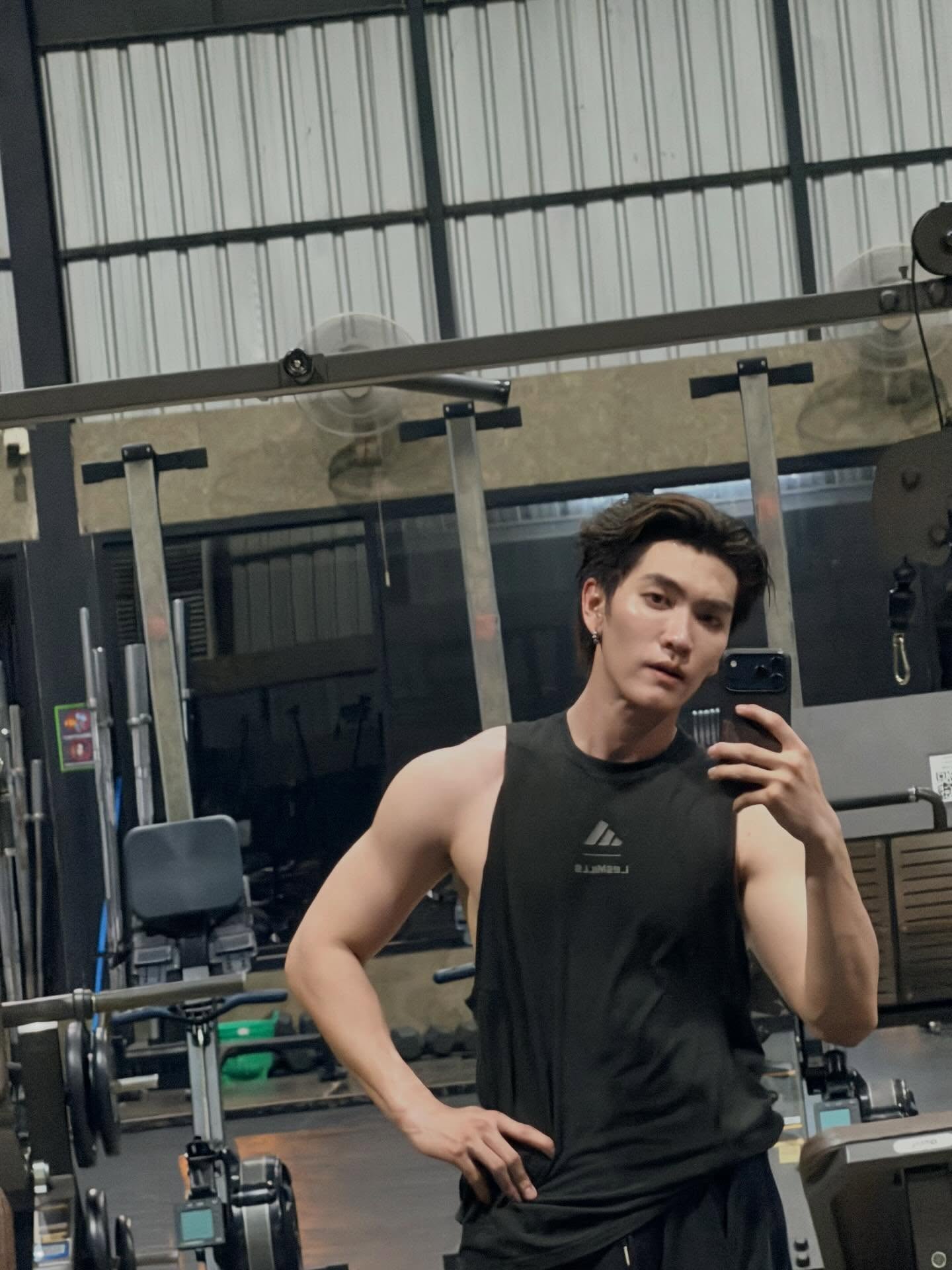 บอส - ชัยกมล เสริมส่งวิทยะ