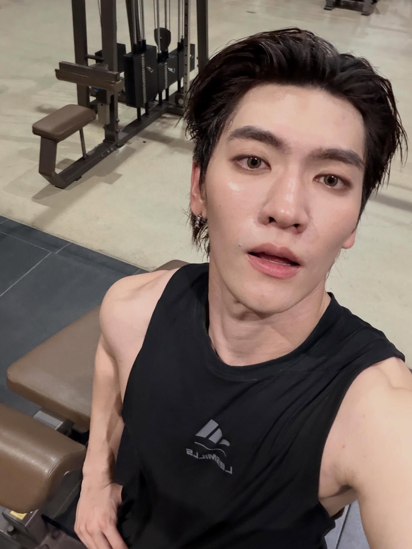 บอส - ชัยกมล เสริมส่งวิทยะ