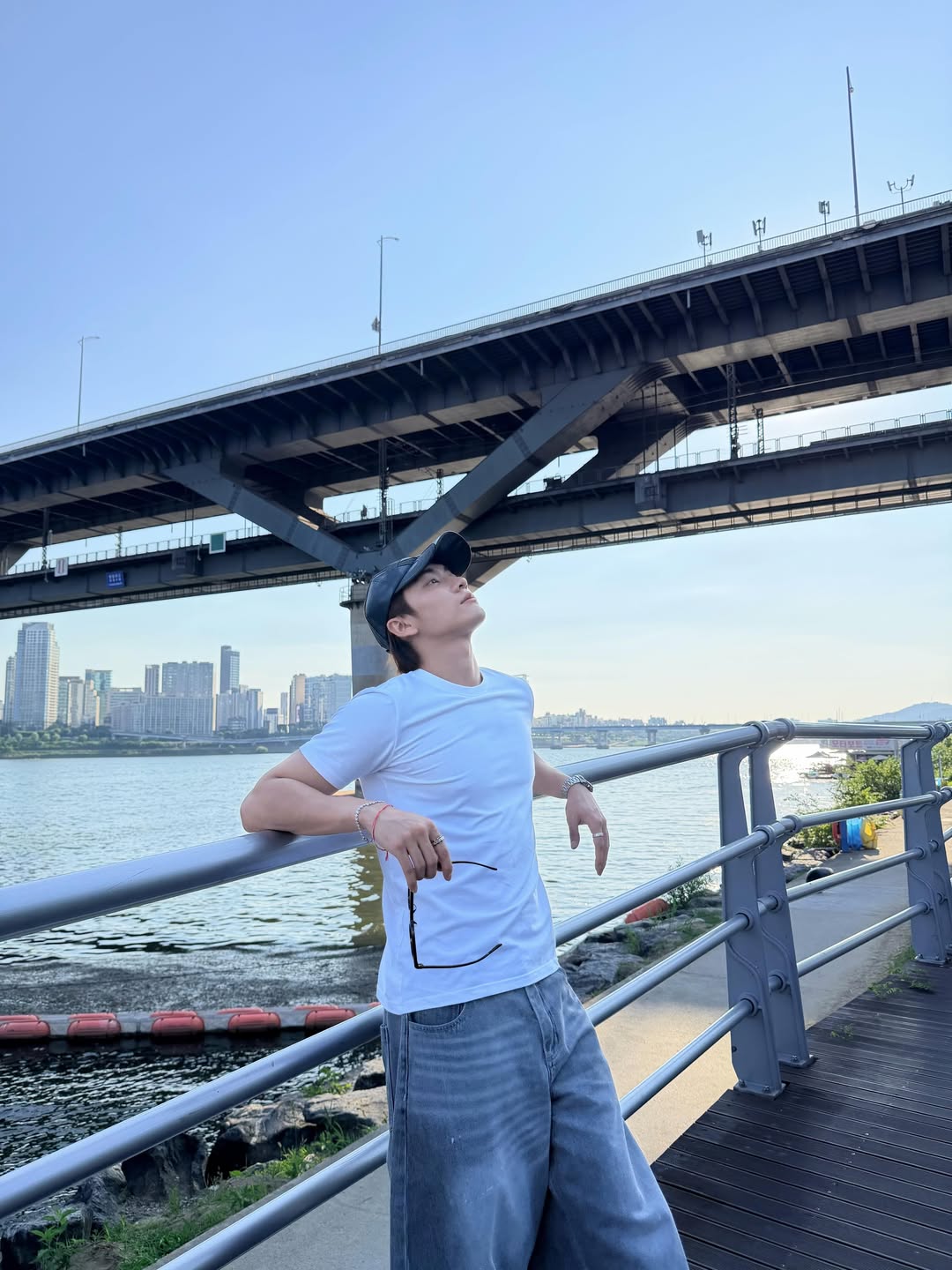 บอส - ชัยกมล เสริมส่งวิทยะ