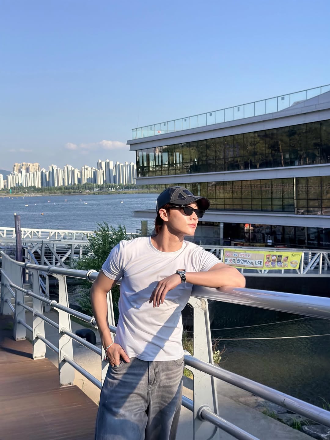 บอส - ชัยกมล เสริมส่งวิทยะ